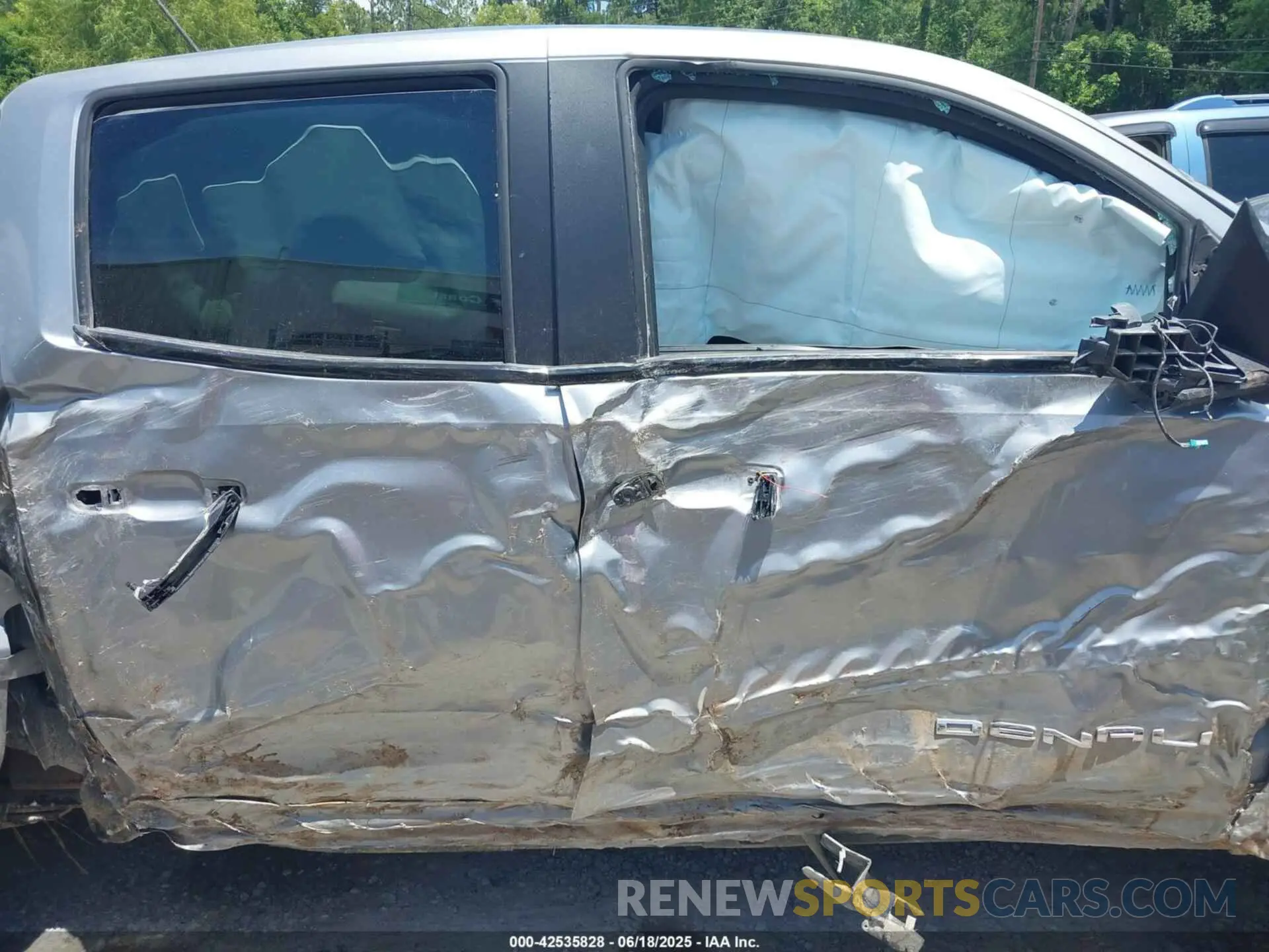 14 Photograph of a damaged car 1GTP6FEK7R1213206 GMC CANYON 2024