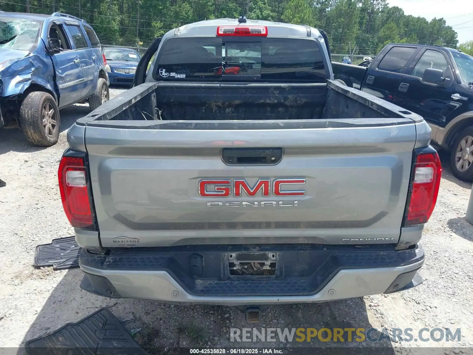 17 Photograph of a damaged car 1GTP6FEK7R1213206 GMC CANYON 2024