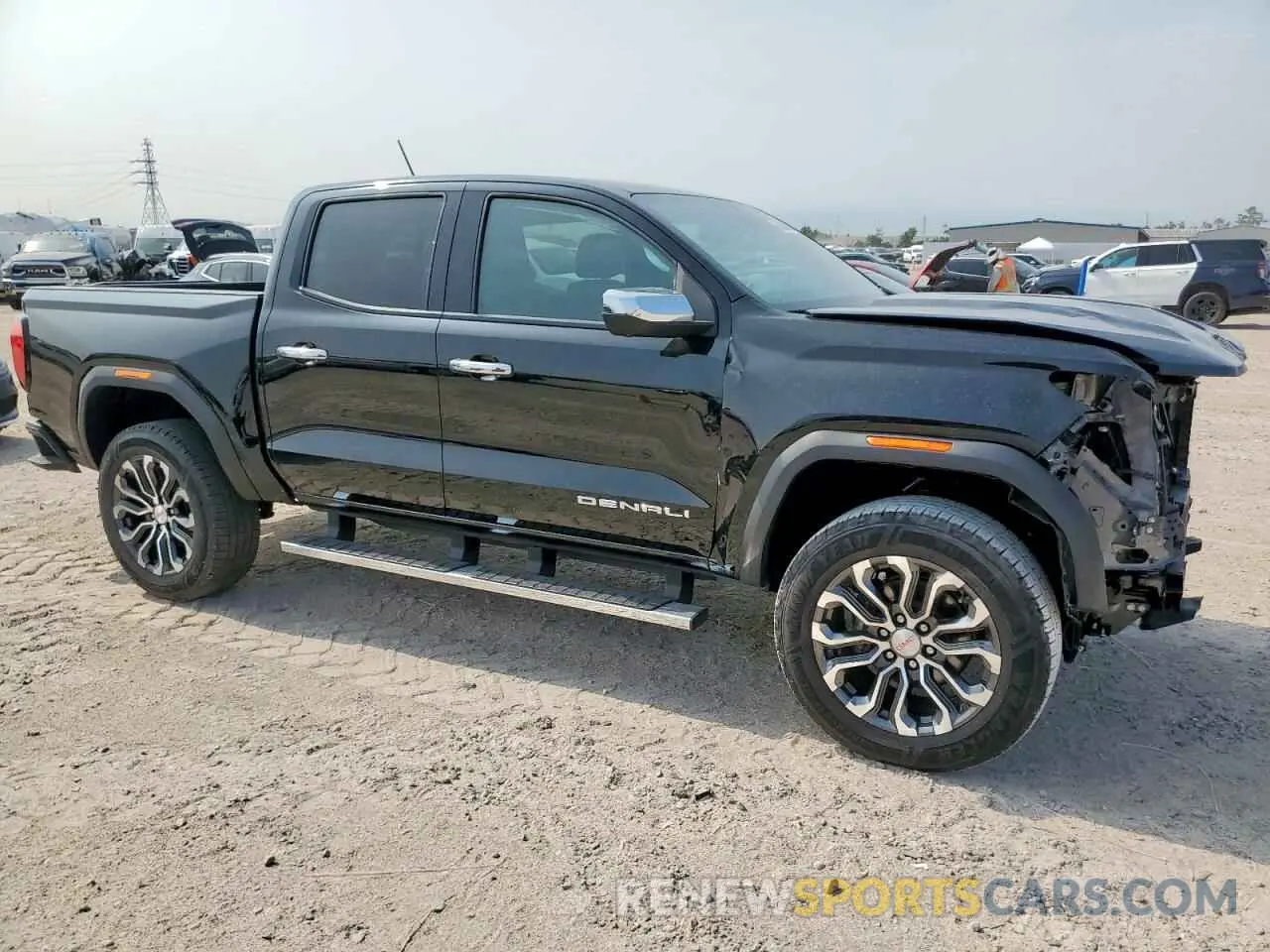 4 Photograph of a damaged car 1GTP6FEK8R1133039 GMC CANYON 2024