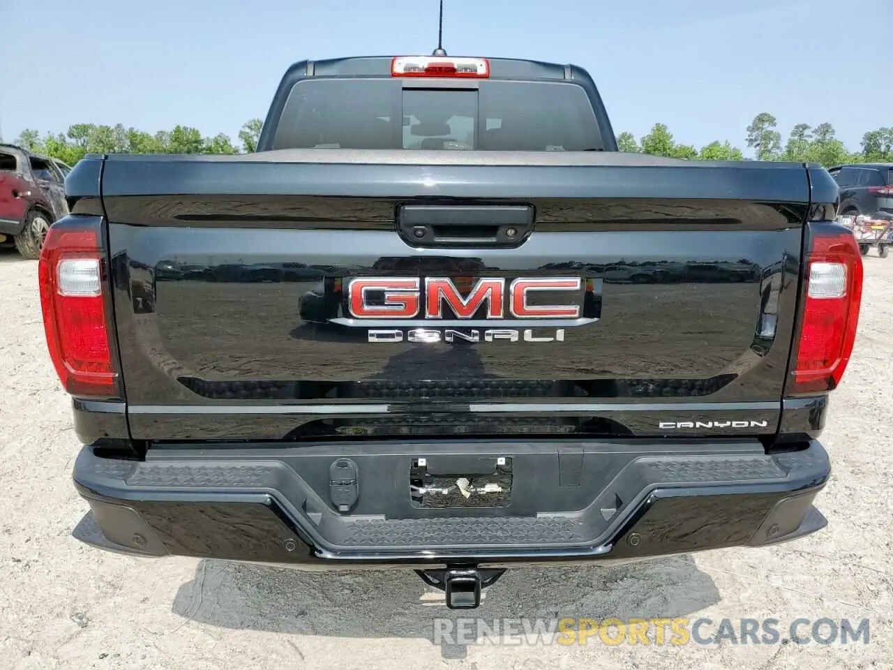 6 Photograph of a damaged car 1GTP6FEK8R1133039 GMC CANYON 2024