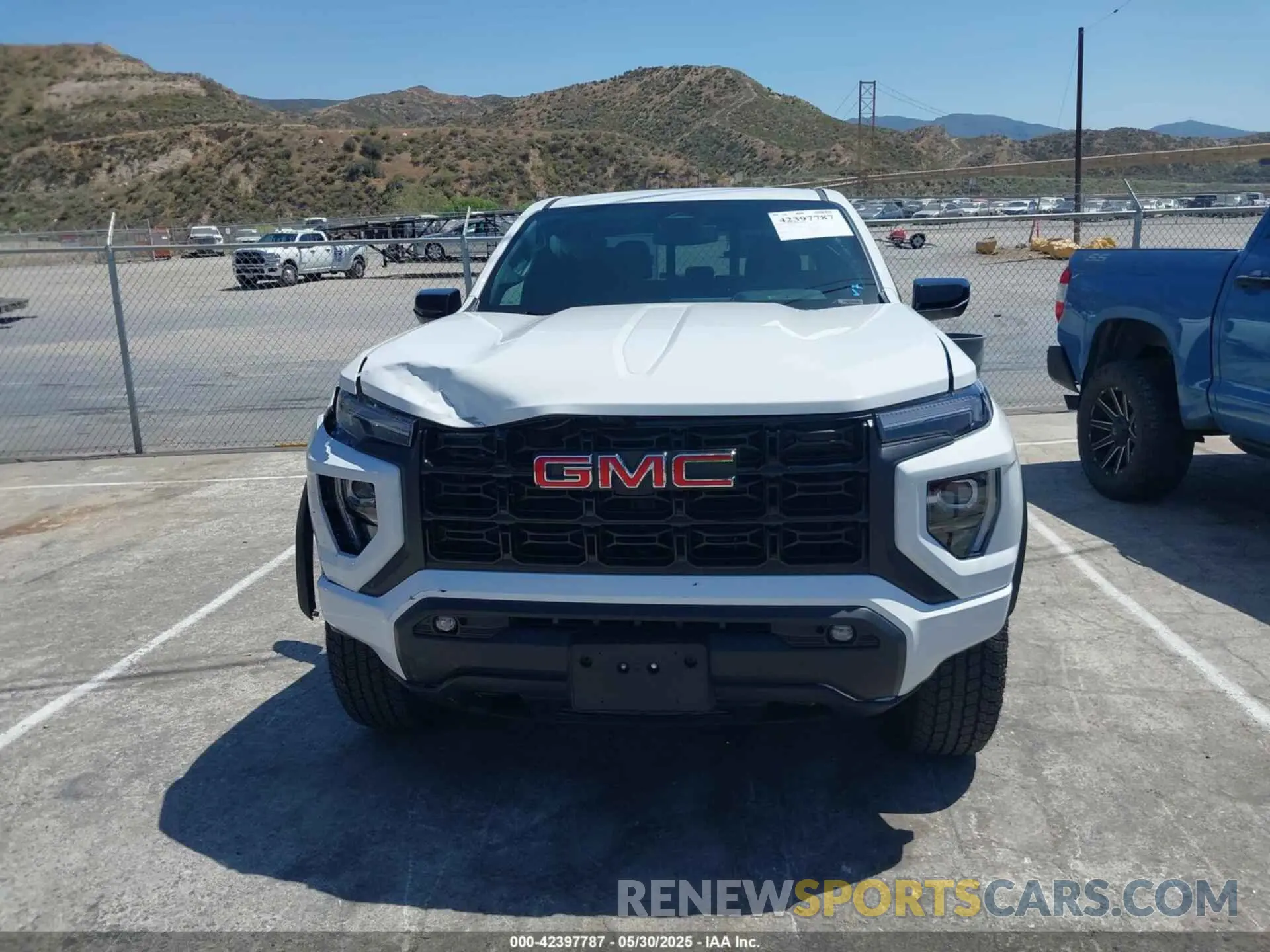 12 Photograph of a damaged car 1GTP2BEK5S1137012 GMC CANYON 2025