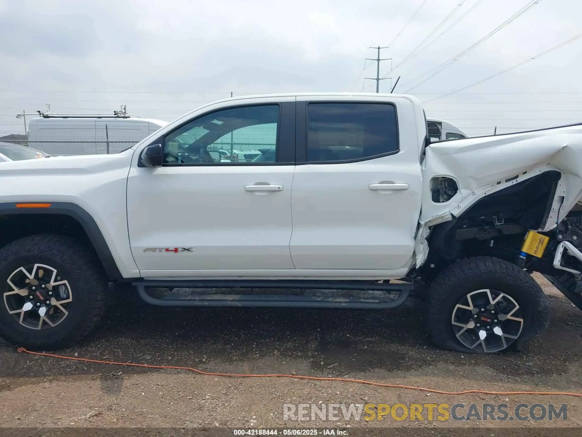 13 Photograph of a damaged car 1GTP2DEK8S1145097 GMC CANYON 2025