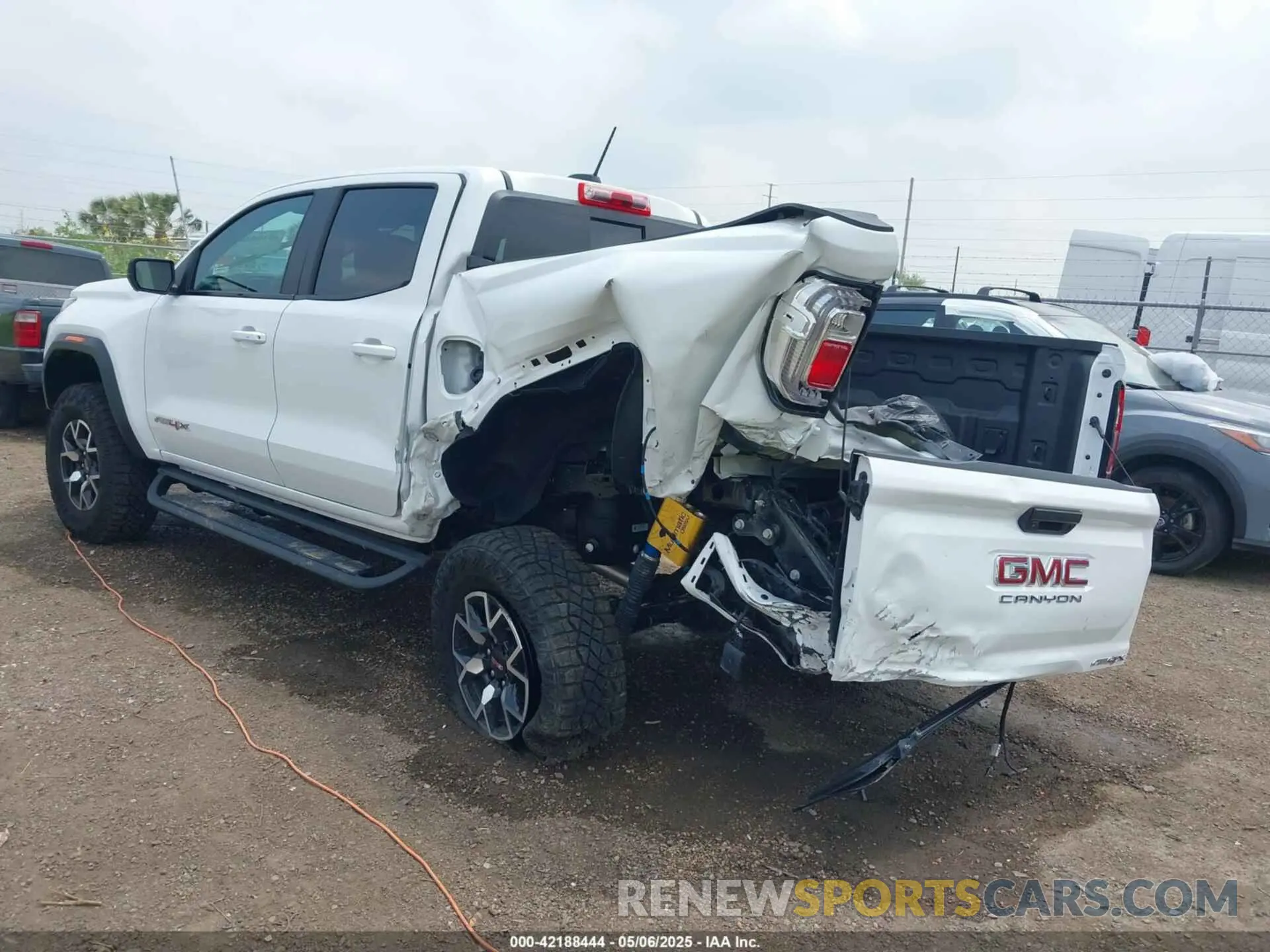3 Photograph of a damaged car 1GTP2DEK8S1145097 GMC CANYON 2025
