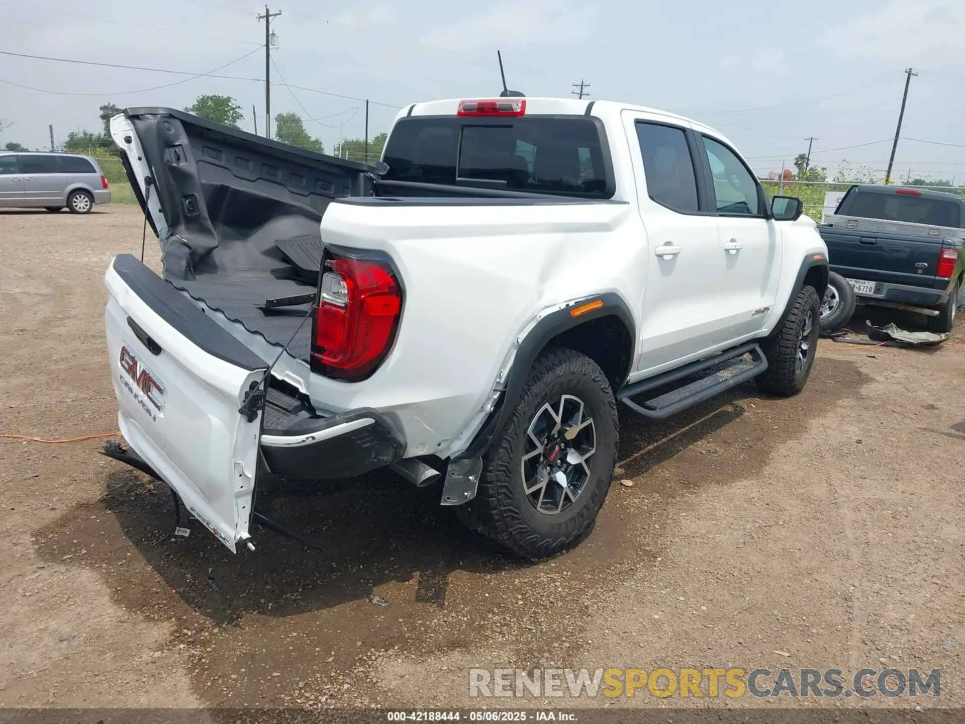 4 Photograph of a damaged car 1GTP2DEK8S1145097 GMC CANYON 2025