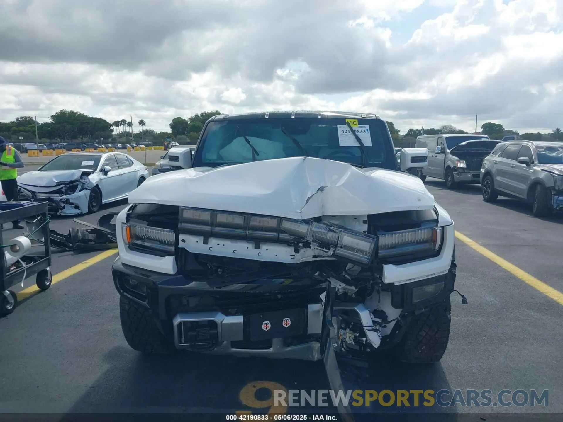13 Photograph of a damaged car 1GT40FDA2NU101127 GMC HUMMER EV PICKUP 2022