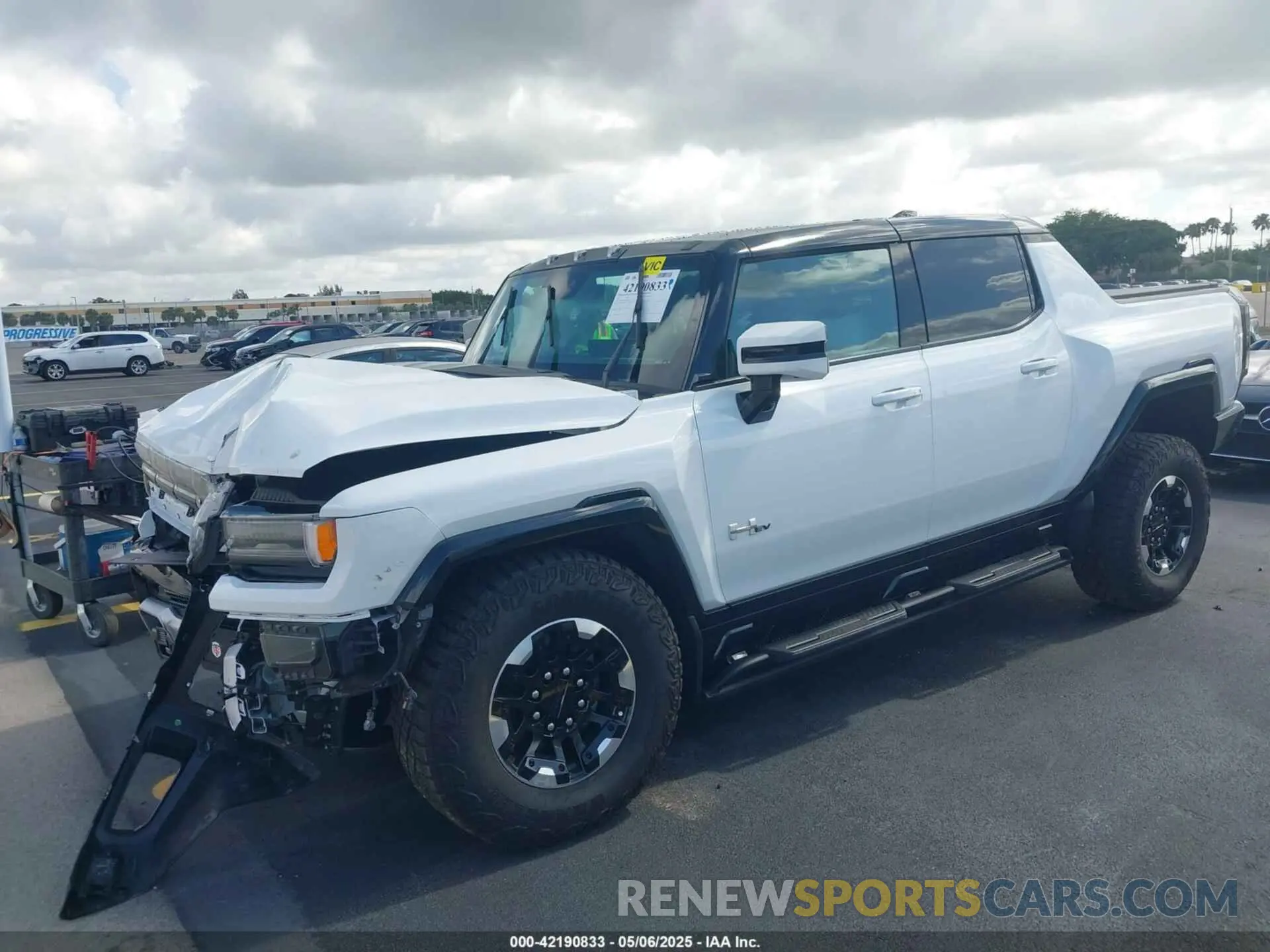 2 Photograph of a damaged car 1GT40FDA2NU101127 GMC HUMMER EV PICKUP 2022