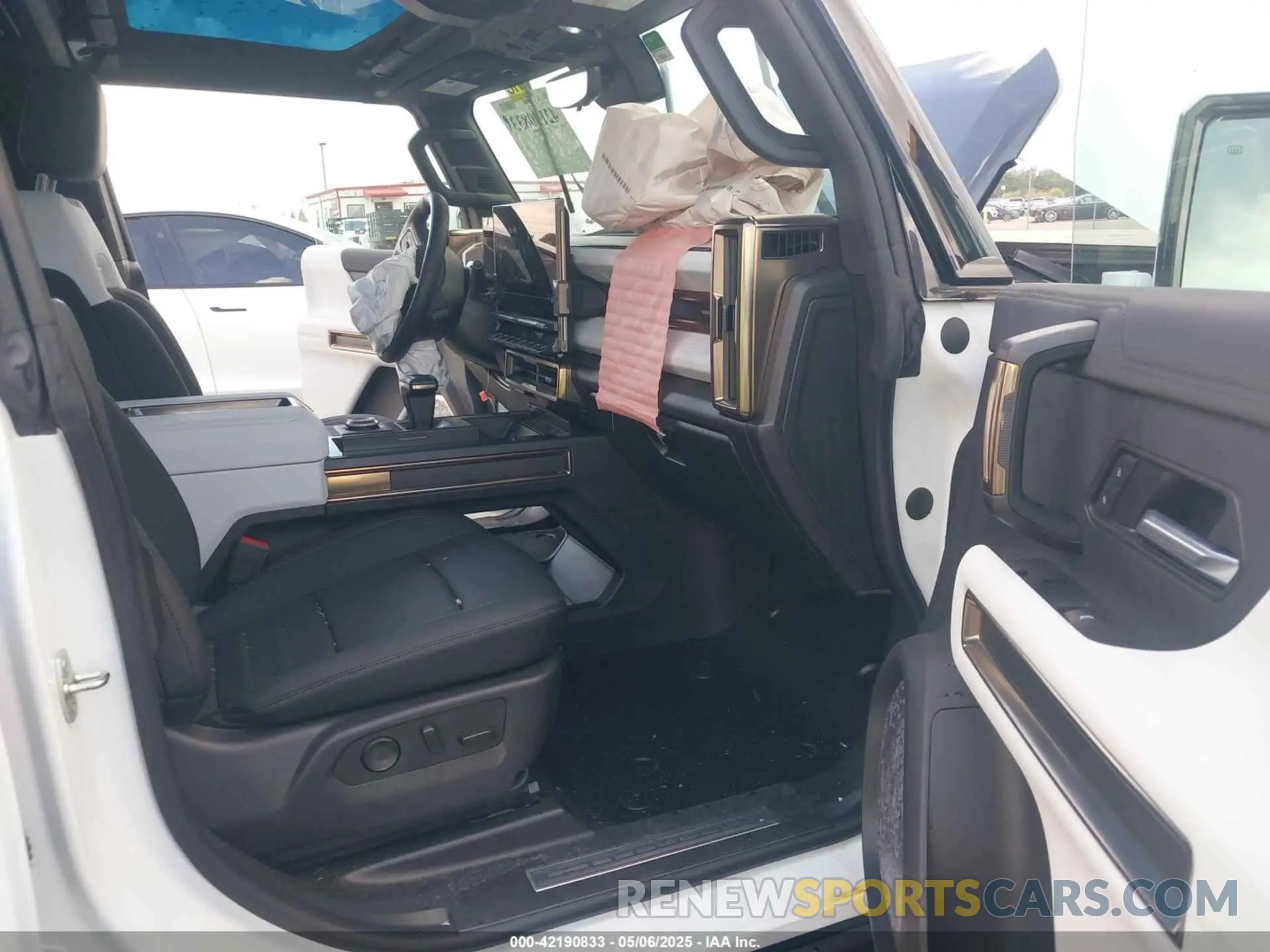 5 Photograph of a damaged car 1GT40FDA2NU101127 GMC HUMMER EV PICKUP 2022