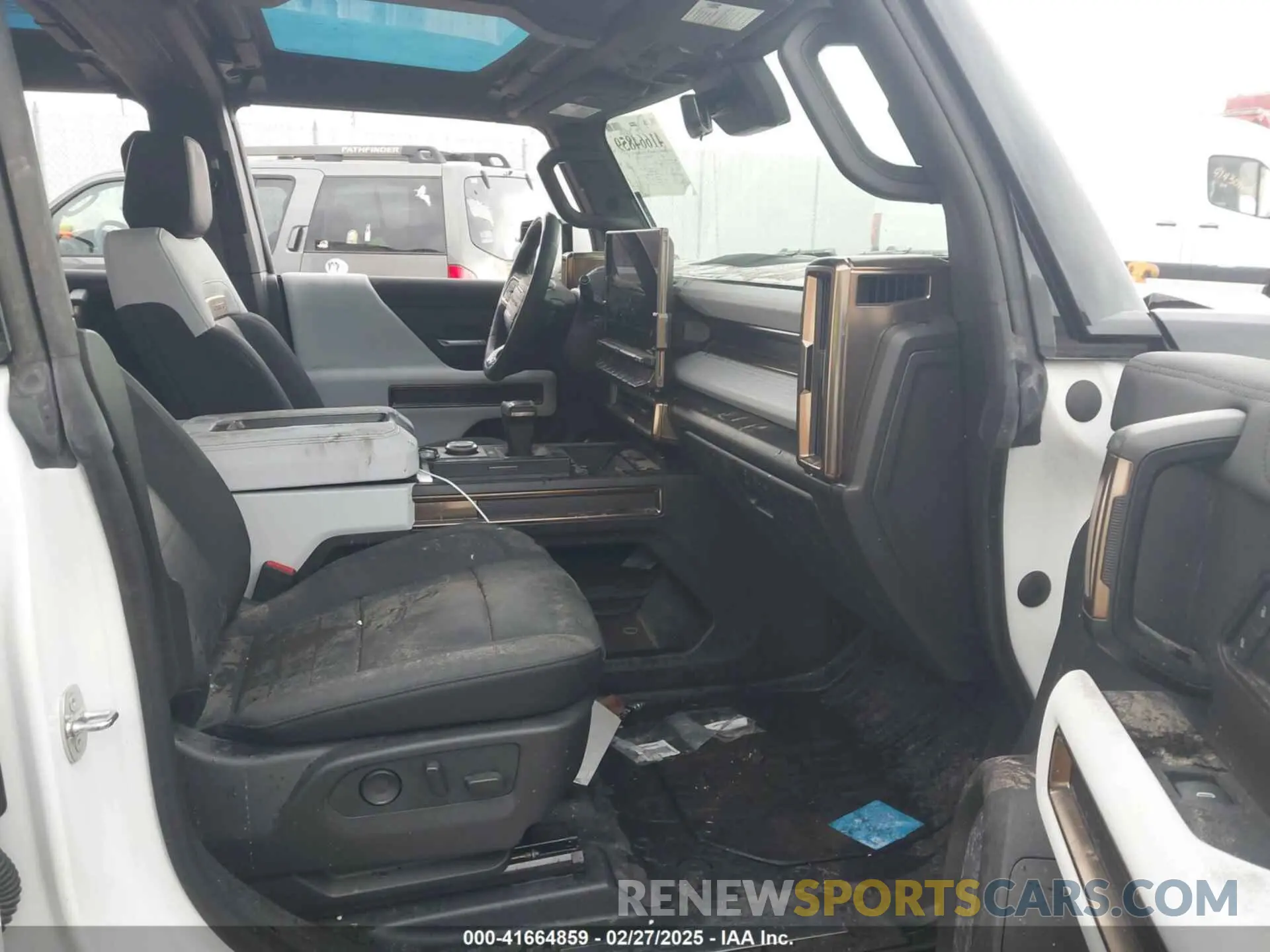 5 Photograph of a damaged car 1GT40FDA6PU101358 GMC HUMMER EV PICKUP 2023