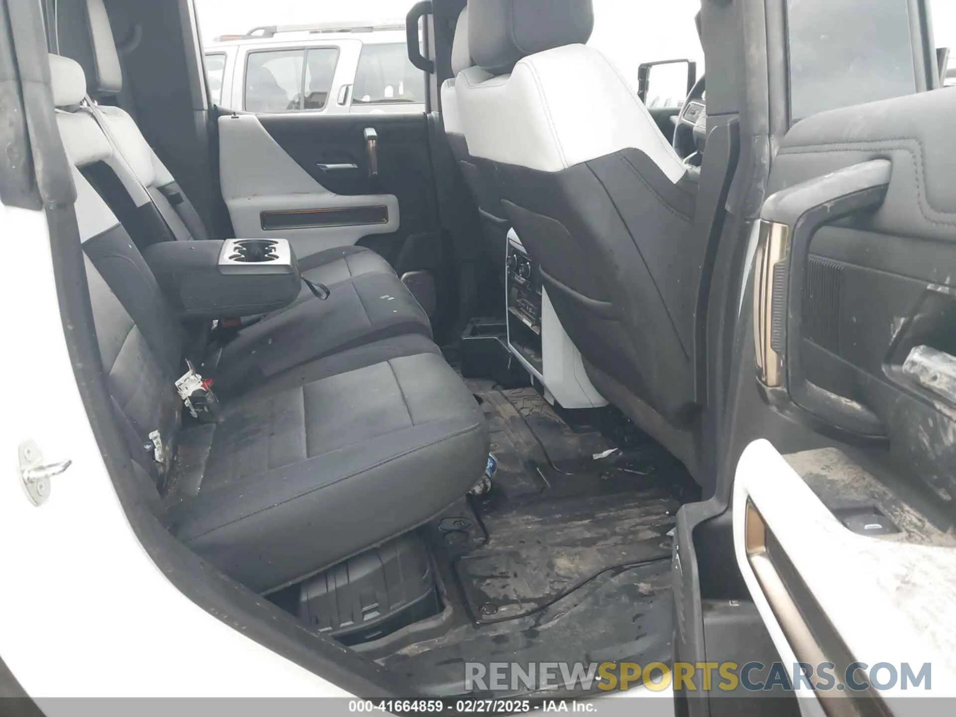 8 Photograph of a damaged car 1GT40FDA6PU101358 GMC HUMMER EV PICKUP 2023