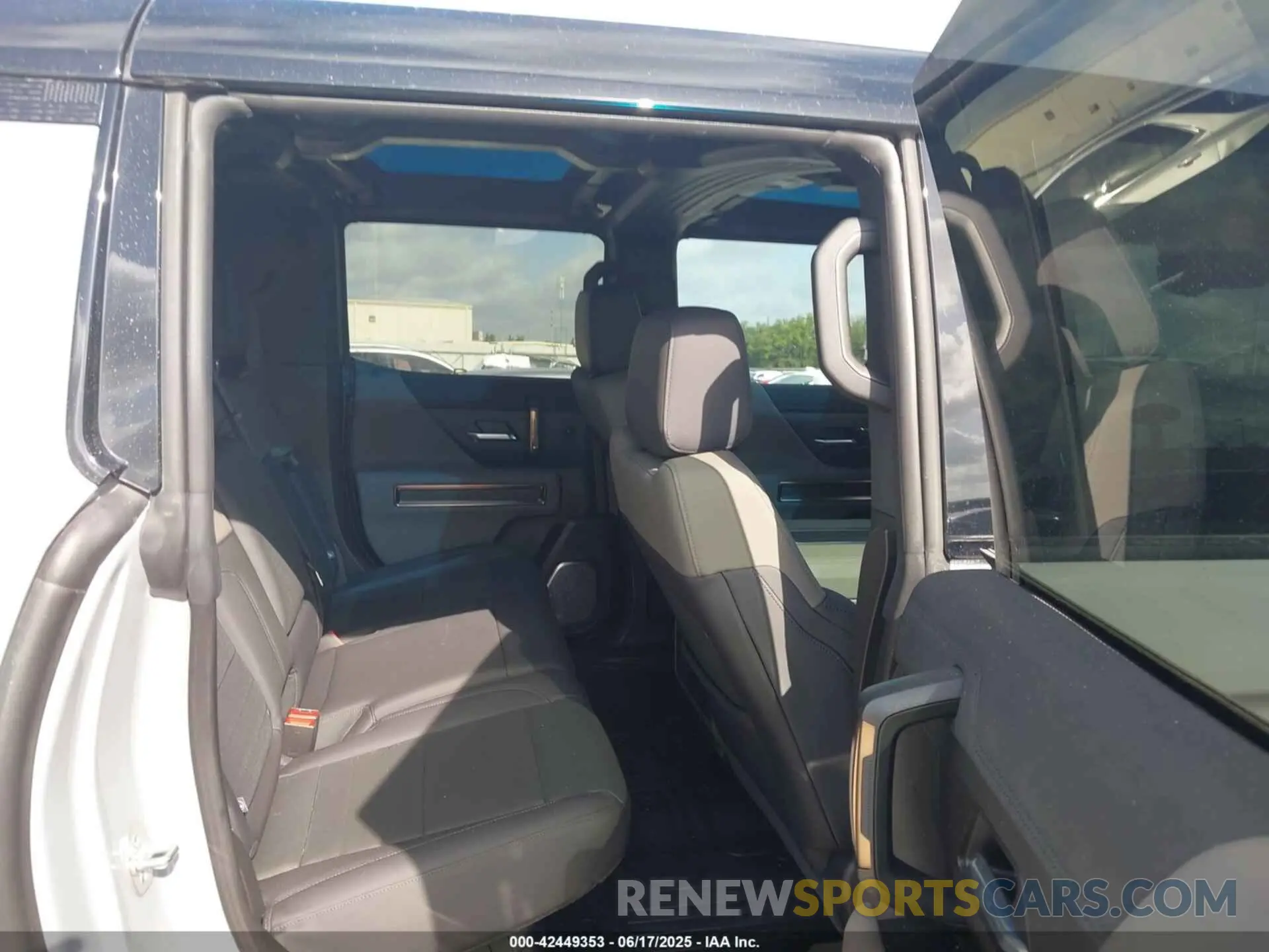 8 Photograph of a damaged car 1GT10BDD6RU111638 GMC HUMMER EV PICKUP 2024
