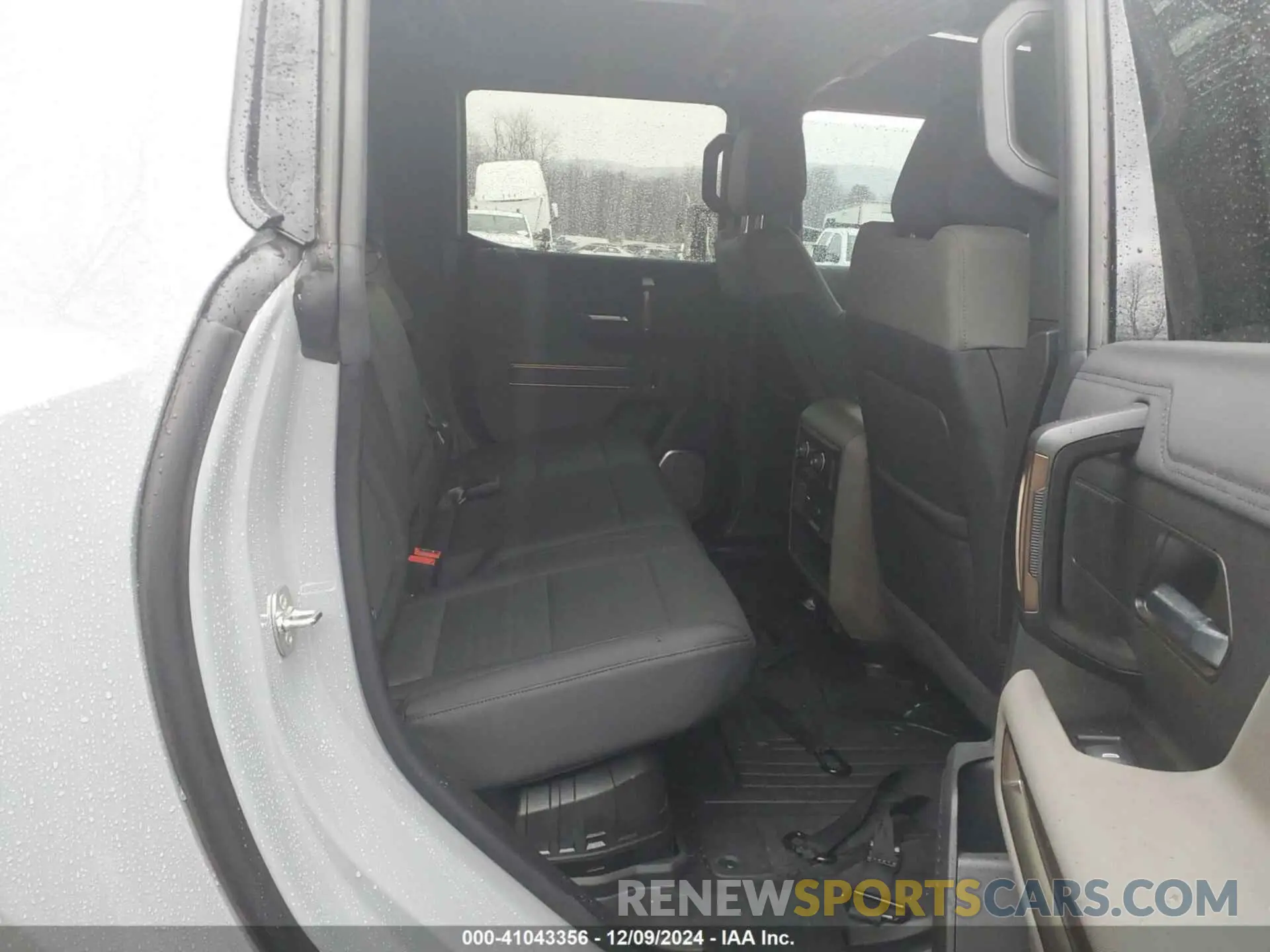 8 Photograph of a damaged car 1GT10DDB2RU113025 GMC HUMMER EV PICKUP 2024