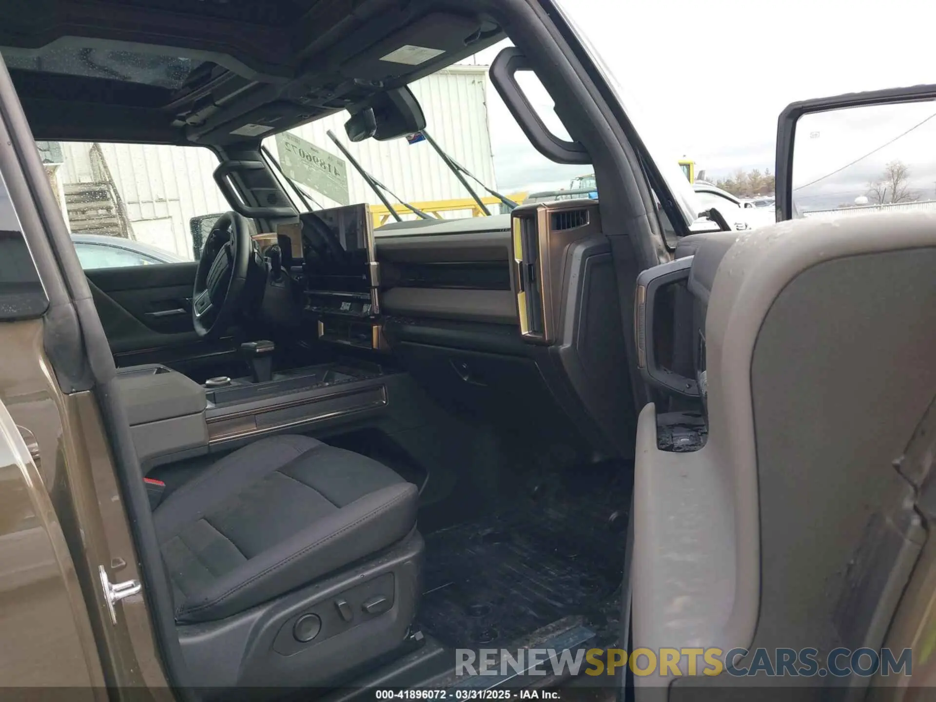 5 Photograph of a damaged car 1GT10DDB2RU113168 GMC HUMMER EV PICKUP 2024