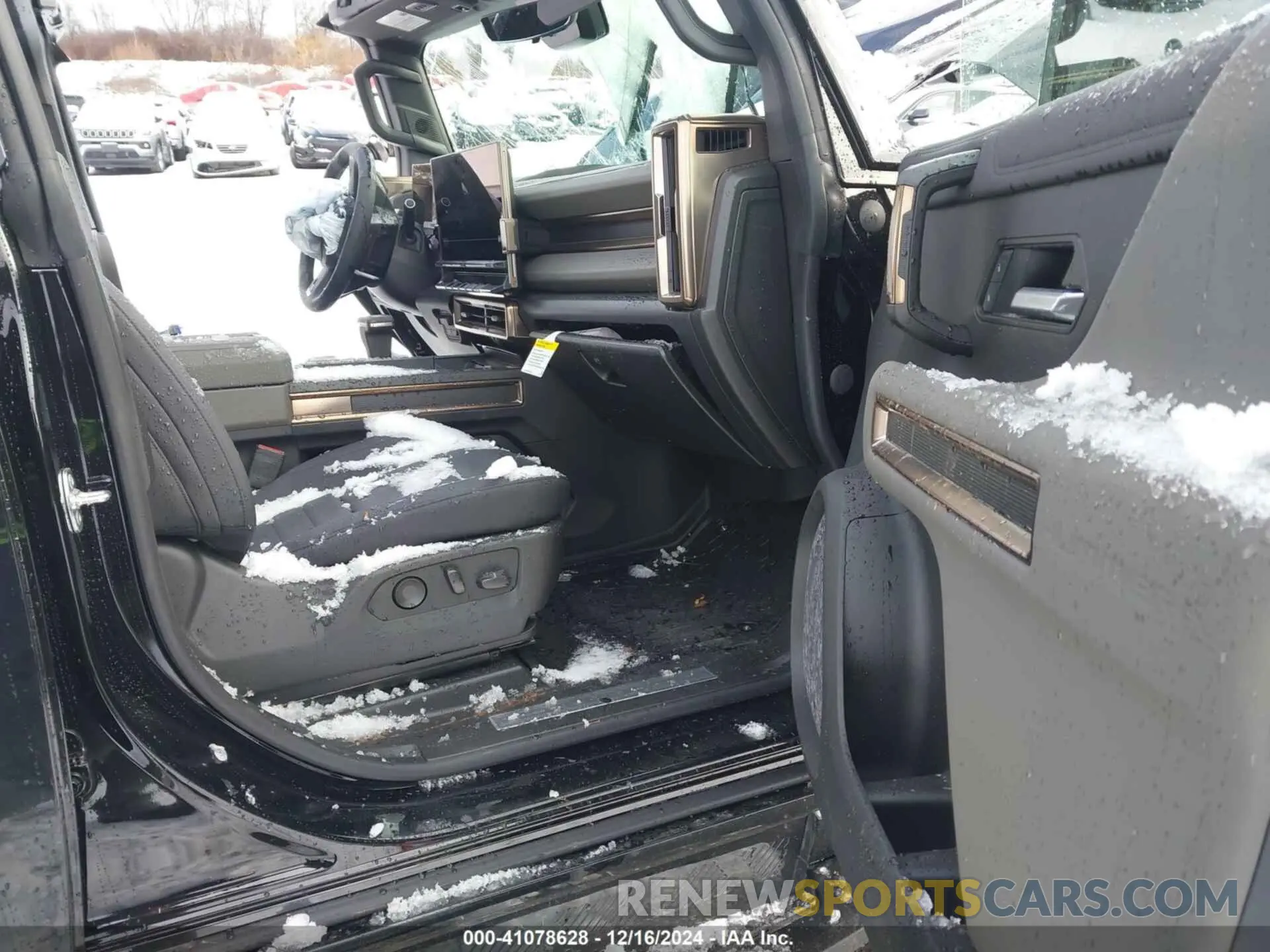 5 Photograph of a damaged car 1GT40BDD3SU109669 GMC HUMMER EV PICKUP 2025
