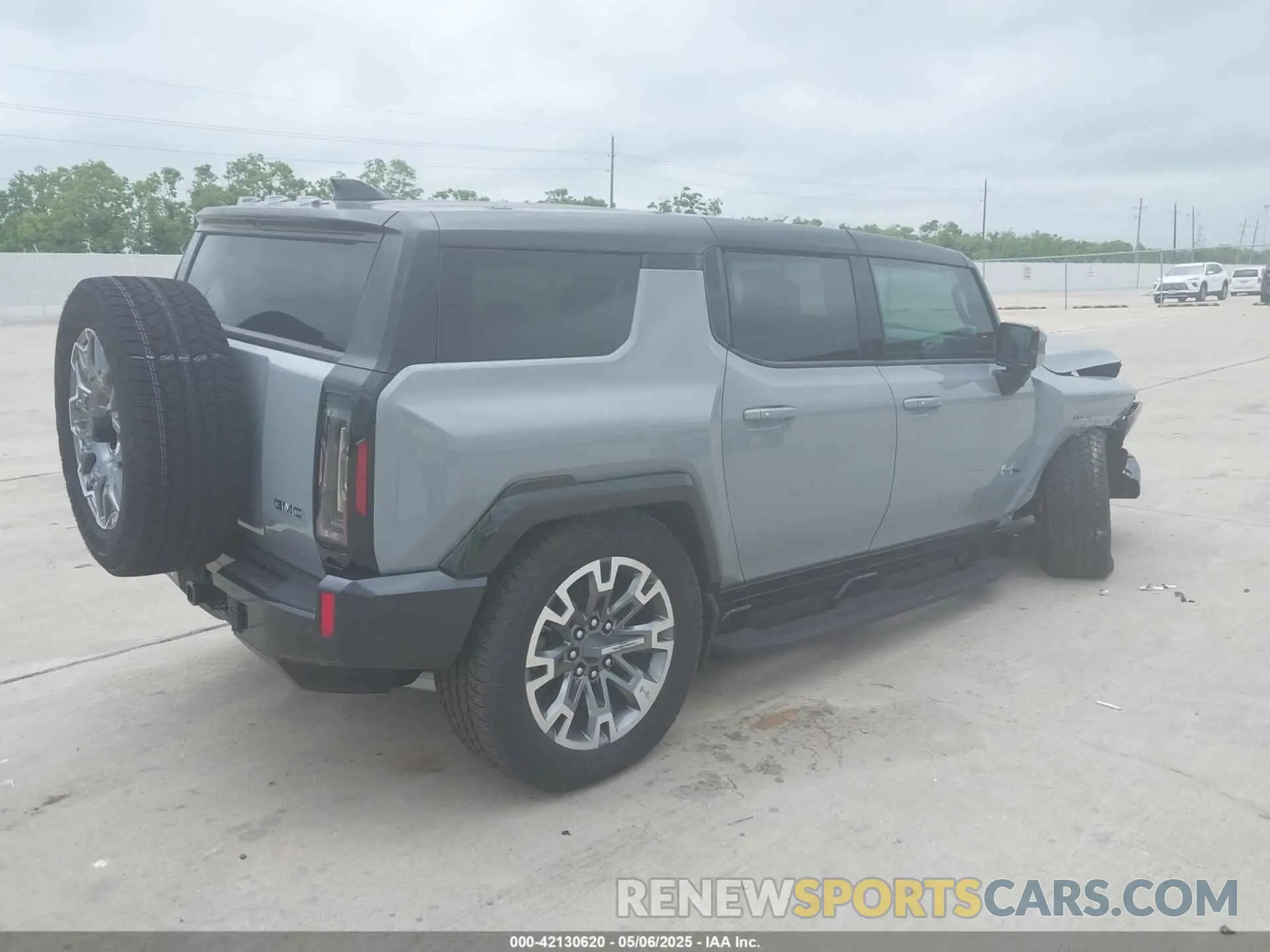 4 Photograph of a damaged car 1GKB0RDC3SU102040 GMC HUMMER EV SUV 2025