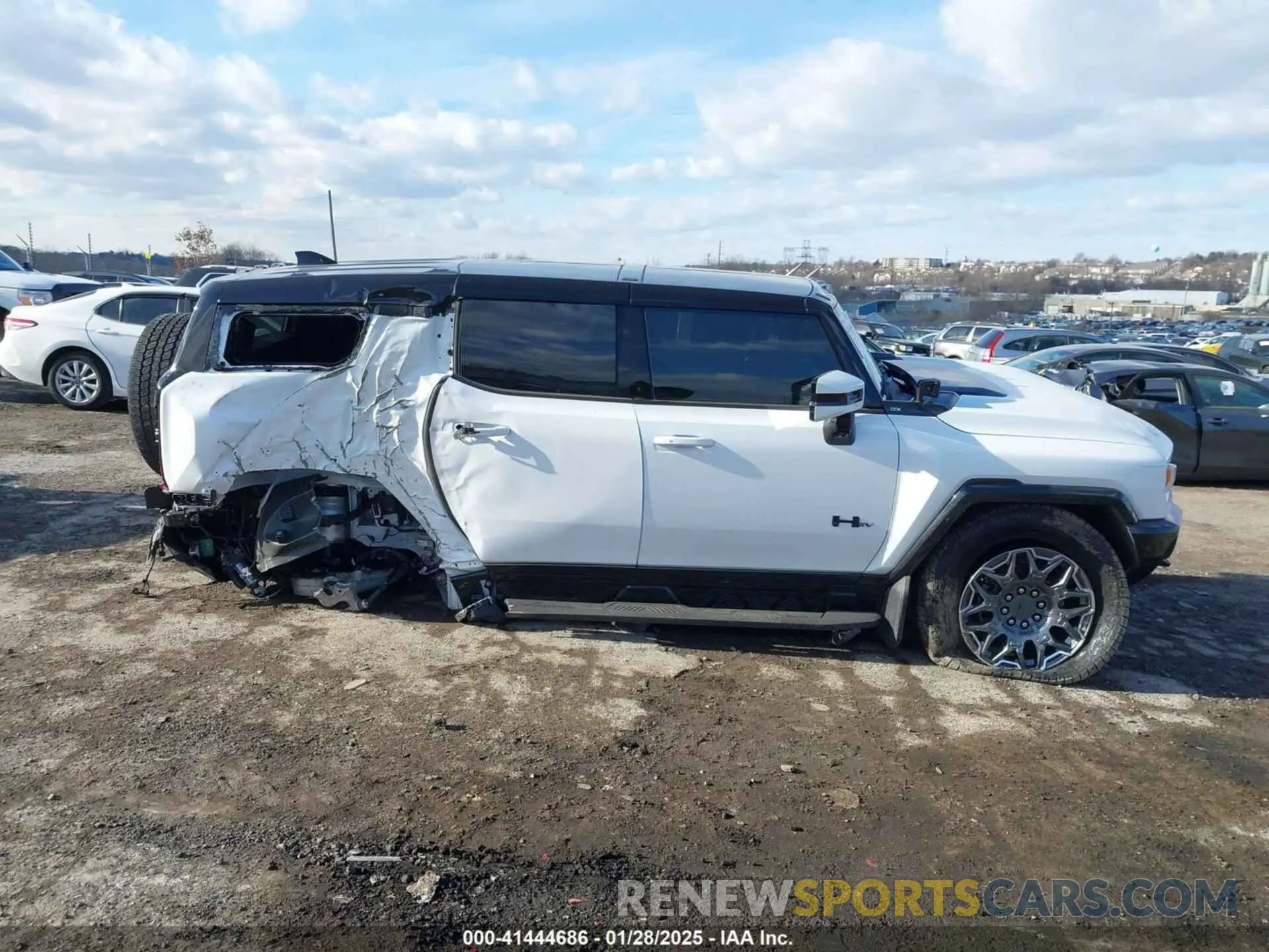 13 Photograph of a damaged car 1GKB0RDC4SU101284 GMC HUMMER EV SUV 2025
