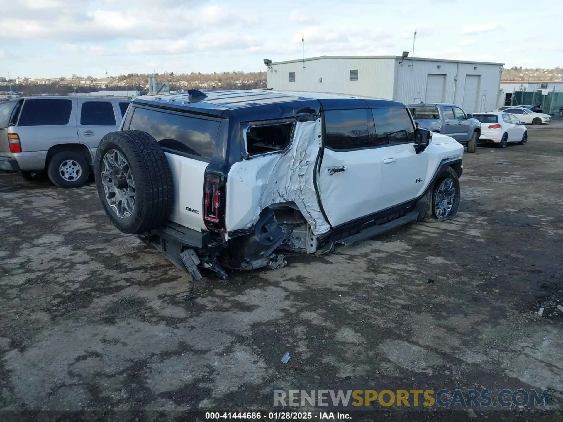 4 Photograph of a damaged car 1GKB0RDC4SU101284 GMC HUMMER EV SUV 2025