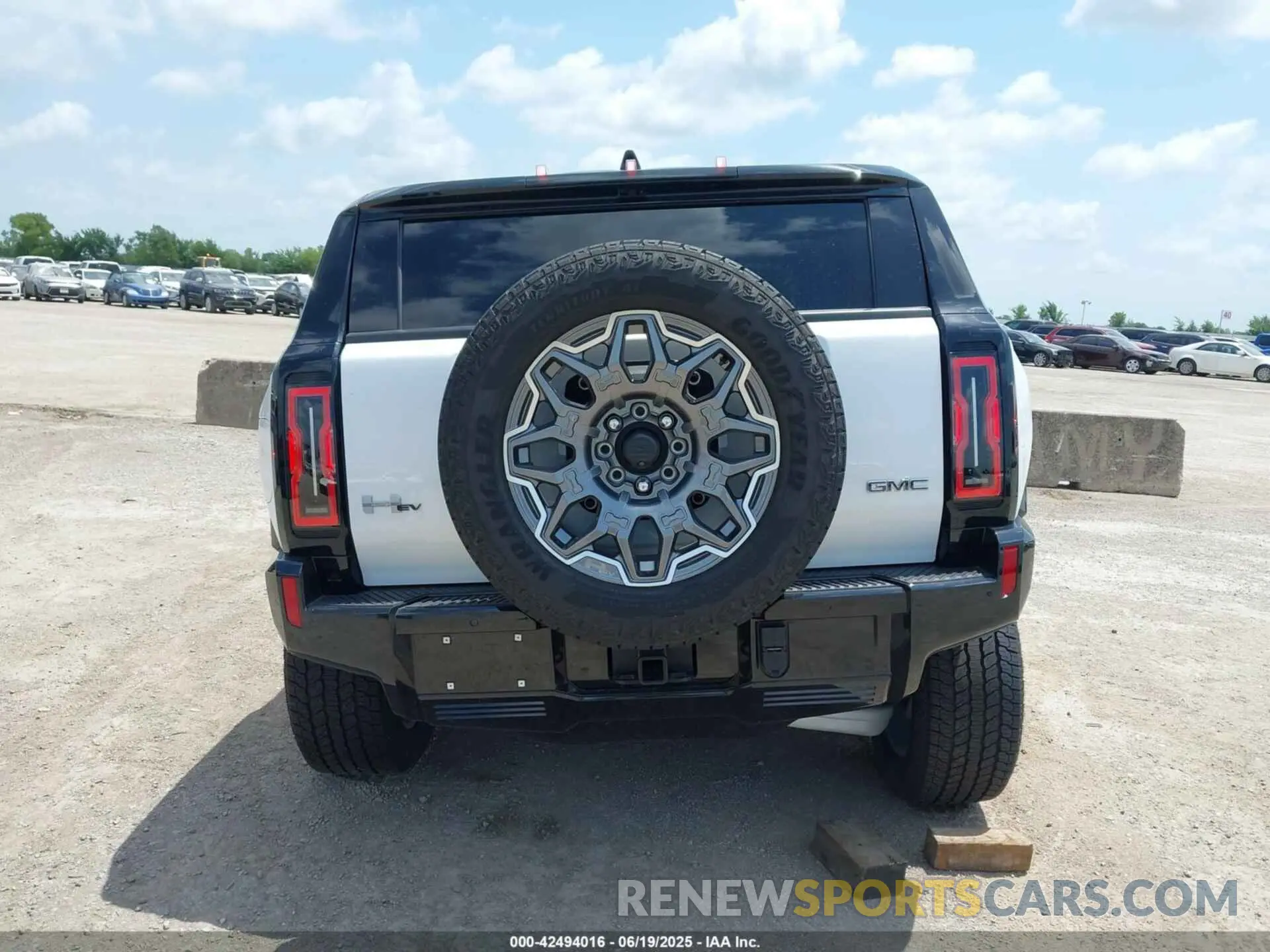 15 Photograph of a damaged car 1GKT0RDC0SU115946 GMC HUMMER EV SUV 2025