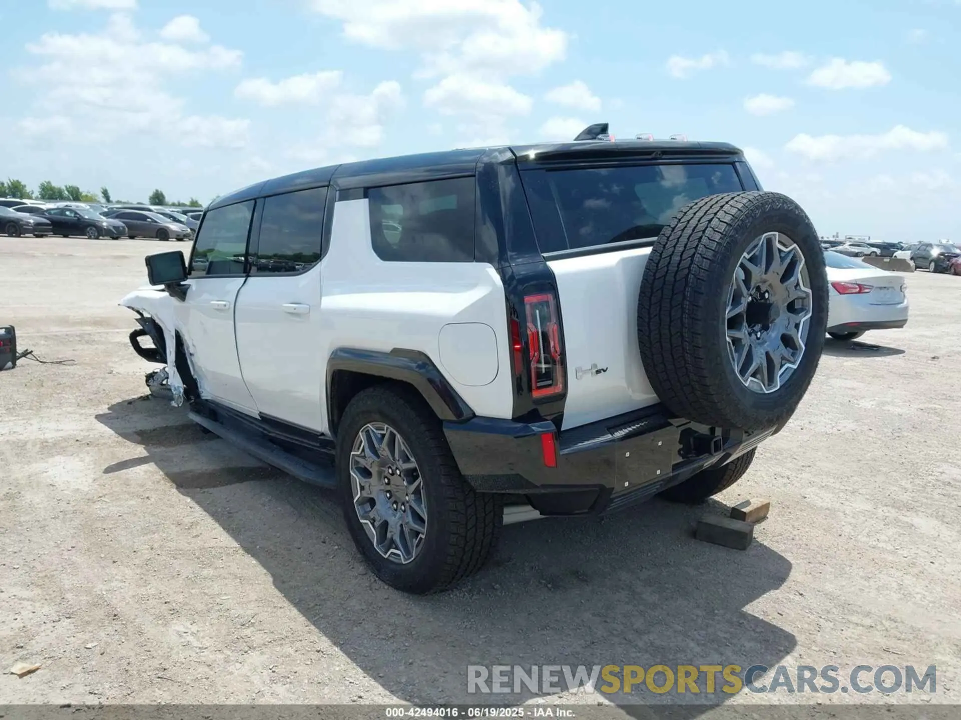 3 Photograph of a damaged car 1GKT0RDC0SU115946 GMC HUMMER EV SUV 2025