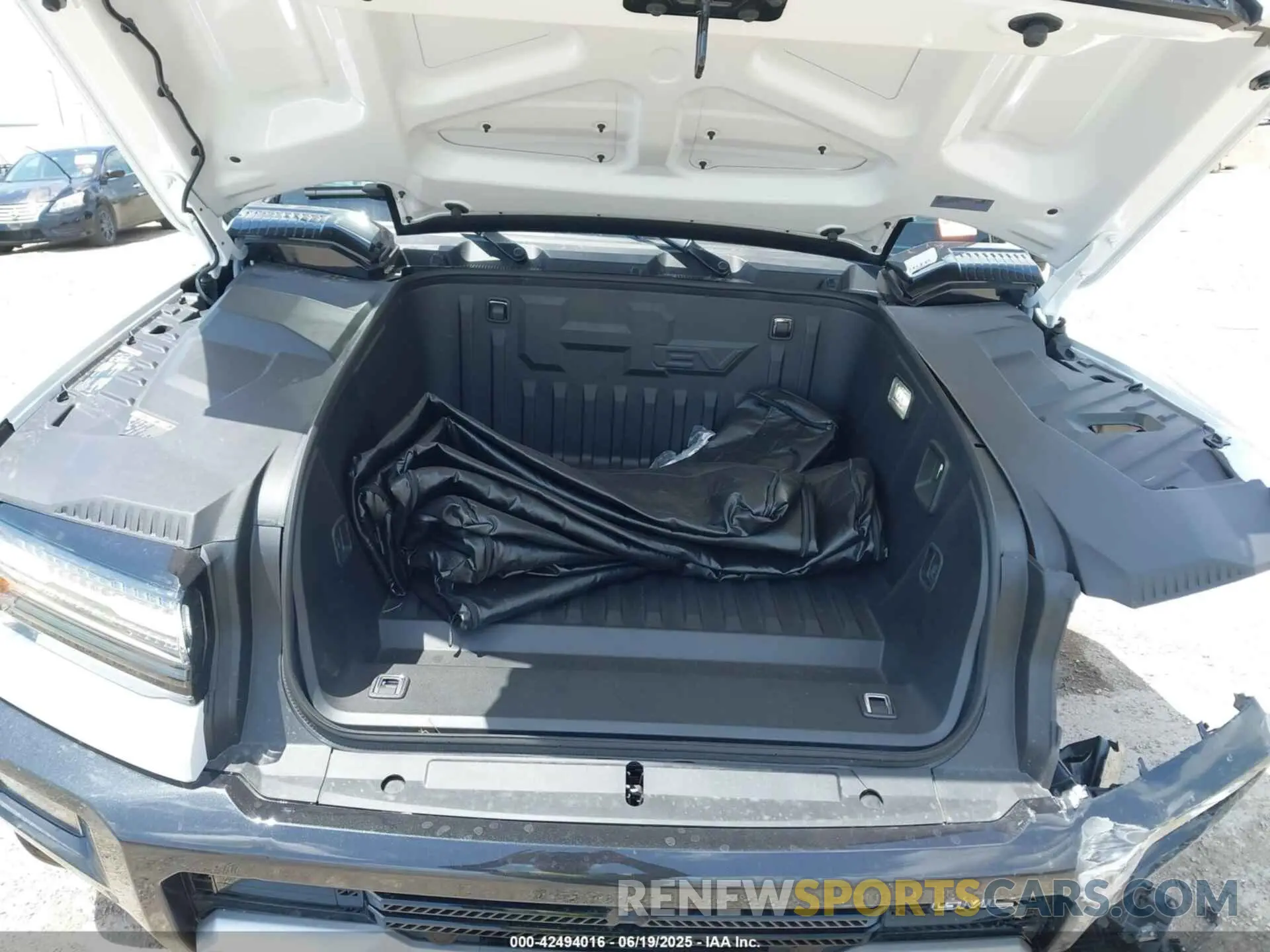 9 Photograph of a damaged car 1GKT0RDC0SU115946 GMC HUMMER EV SUV 2025