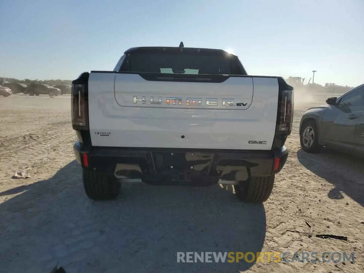 6 Photograph of a damaged car 1GT10DDB1SU103382 GMC HUMMER PIC 2025
