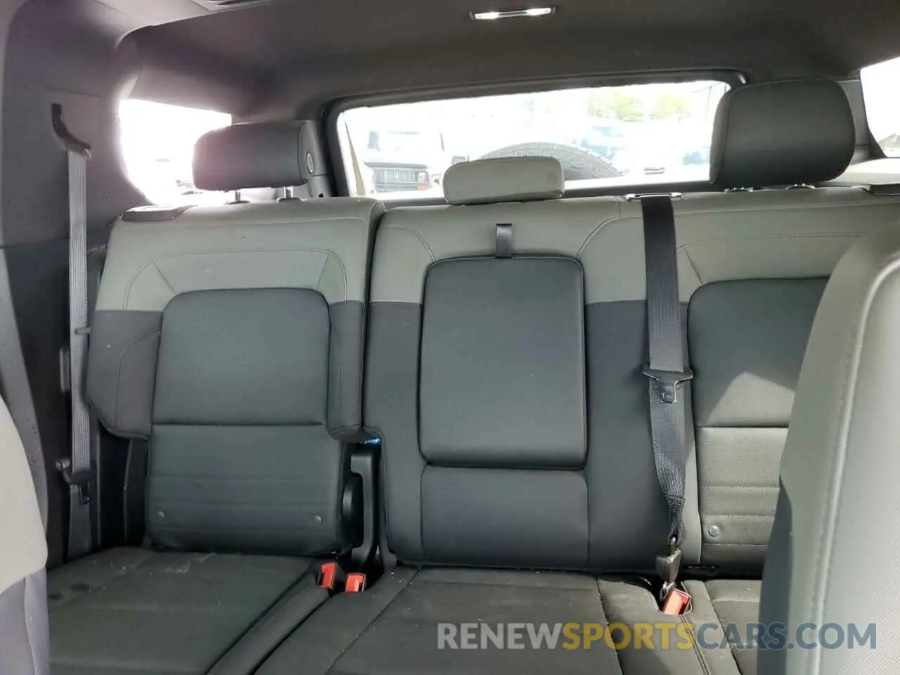 10 Photograph of a damaged car 1GKB0NDE0RU109550 GMC HUMMER SUV 2024