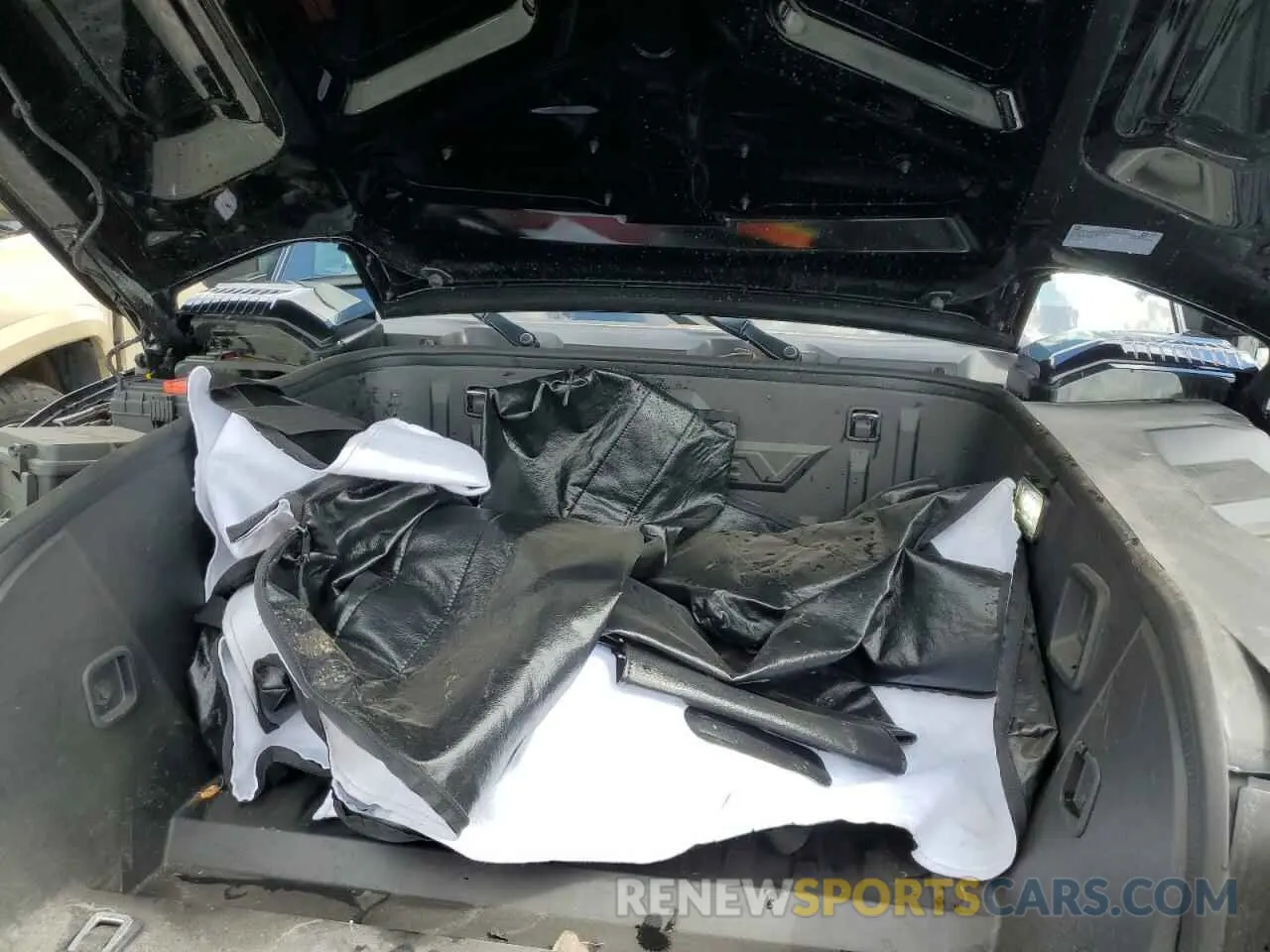 12 Photograph of a damaged car 1GKB0NDE0RU109550 GMC HUMMER SUV 2024