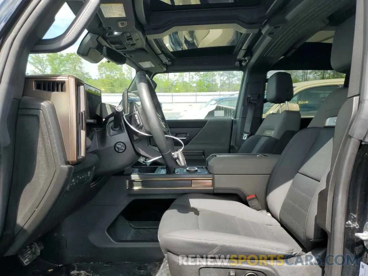 7 Photograph of a damaged car 1GKB0NDE0RU109550 GMC HUMMER SUV 2024