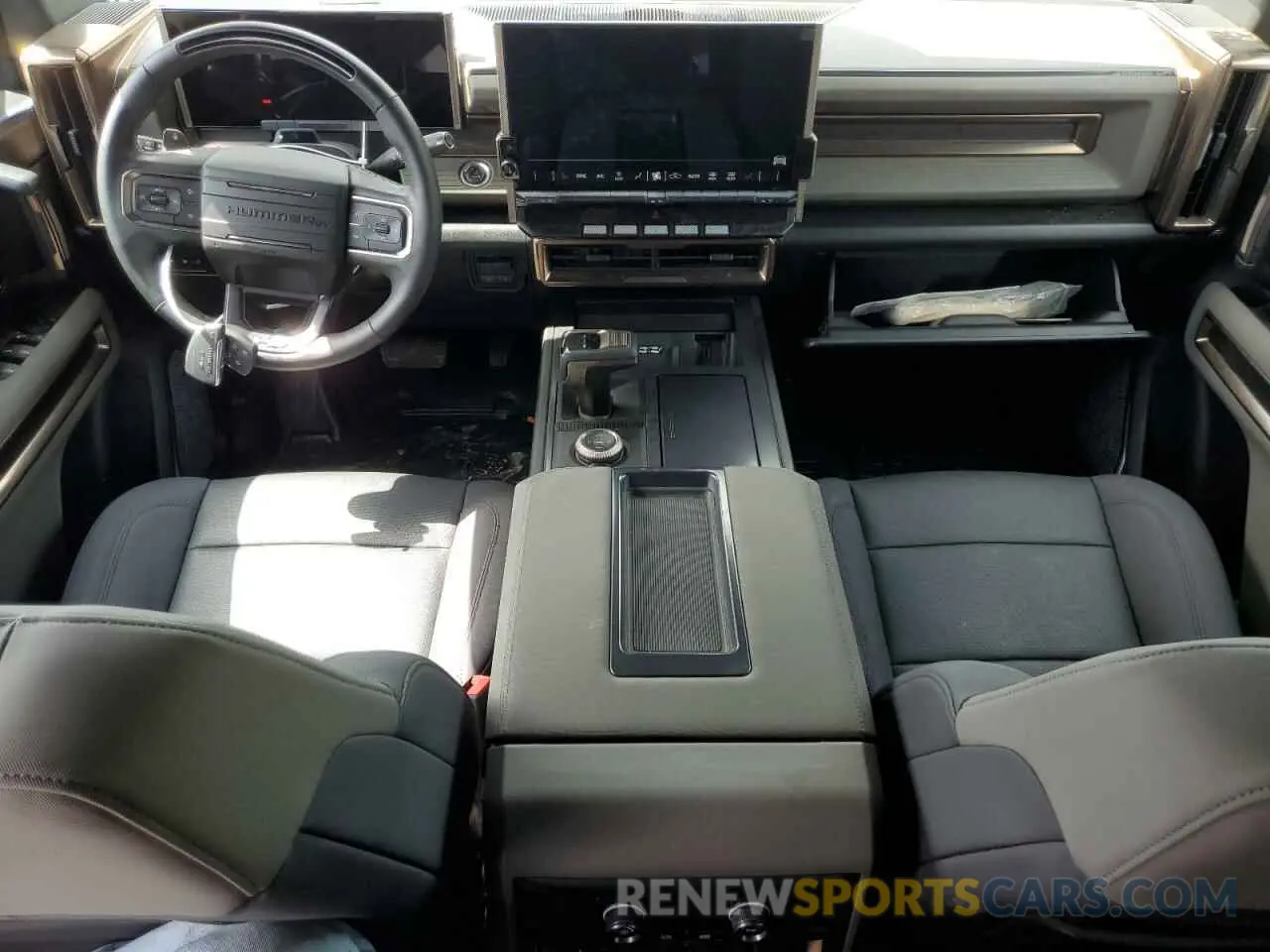 8 Photograph of a damaged car 1GKB0NDE0RU109550 GMC HUMMER SUV 2024