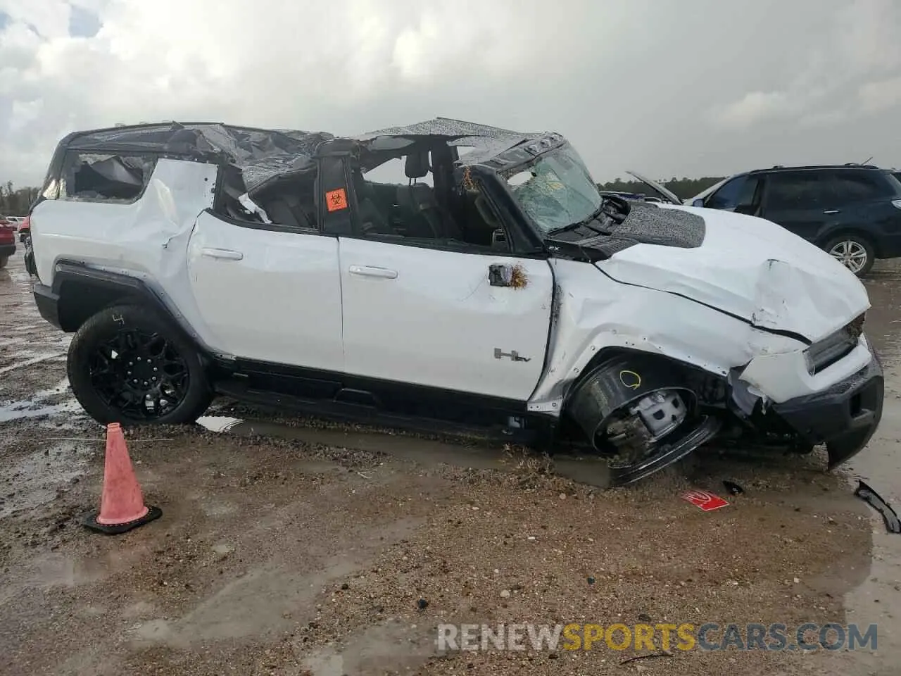 4 Photograph of a damaged car 1GKB0NDE5RU104280 GMC HUMMER SUV 2024