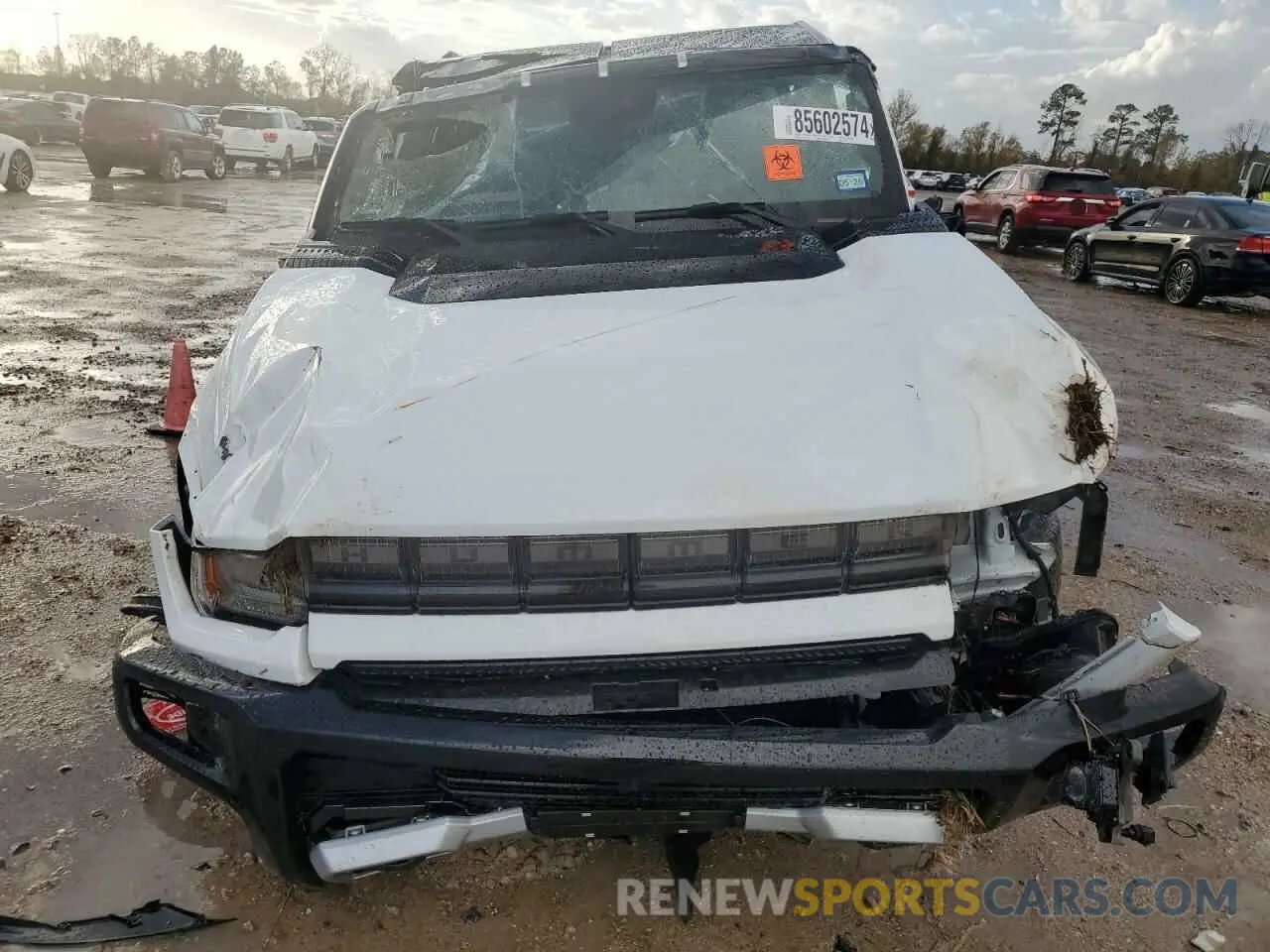 5 Photograph of a damaged car 1GKB0NDE5RU104280 GMC HUMMER SUV 2024
