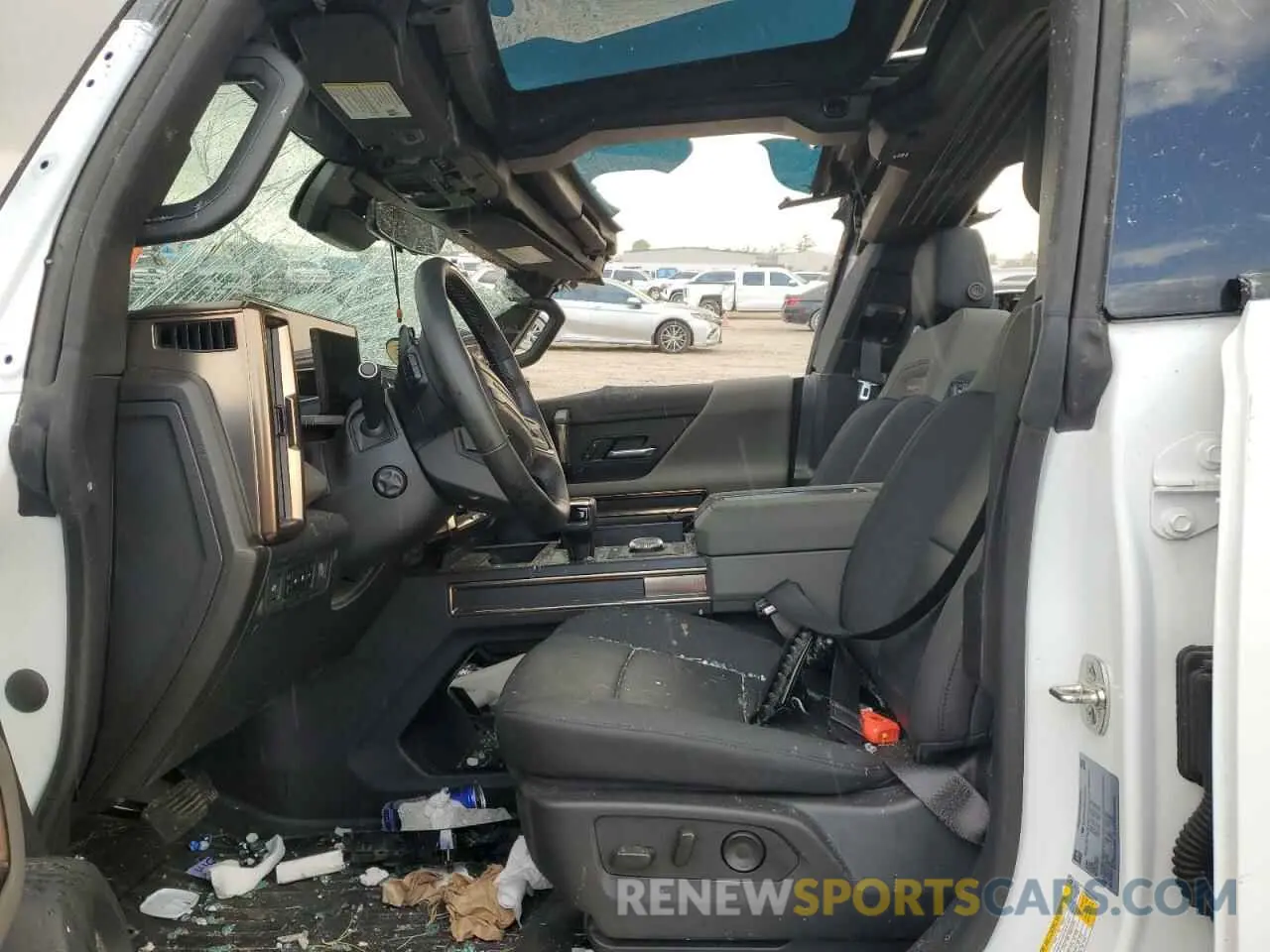 7 Photograph of a damaged car 1GKB0NDE5RU104280 GMC HUMMER SUV 2024