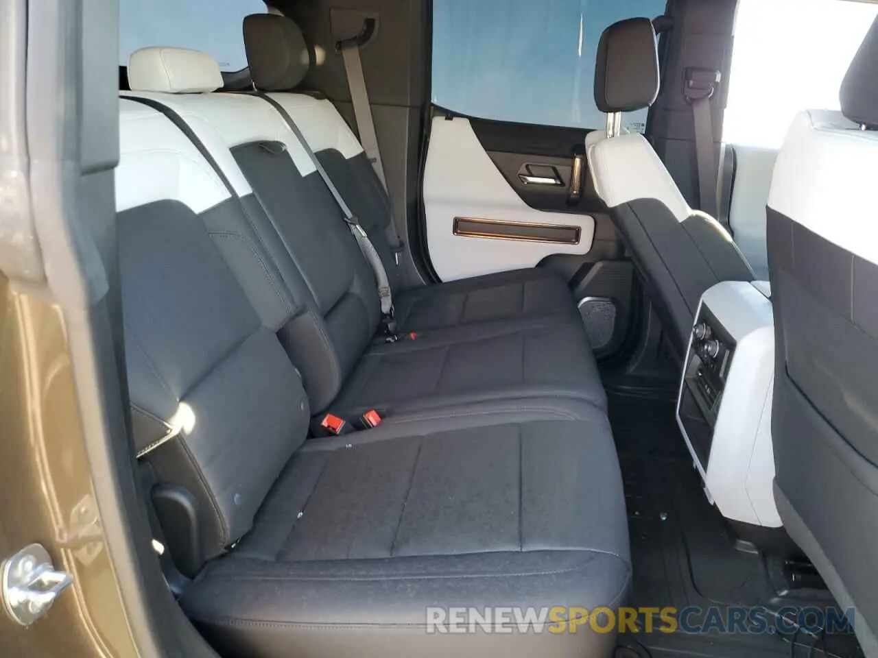 12 Photograph of a damaged car 1GKB0NDE5RU105798 GMC HUMMER SUV 2024