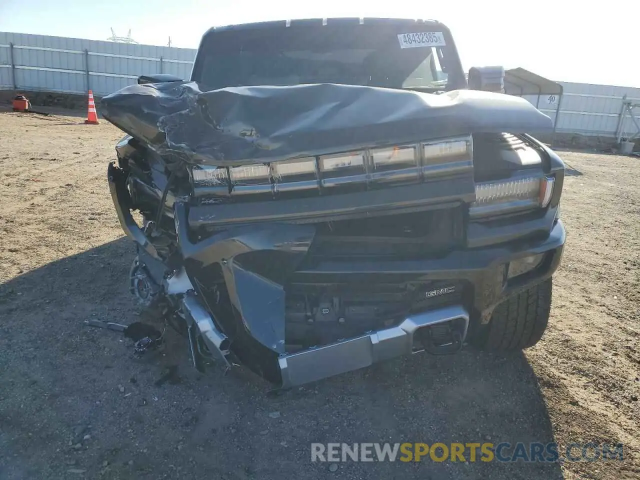 5 Photograph of a damaged car 1GKB0NDE5RU105798 GMC HUMMER SUV 2024