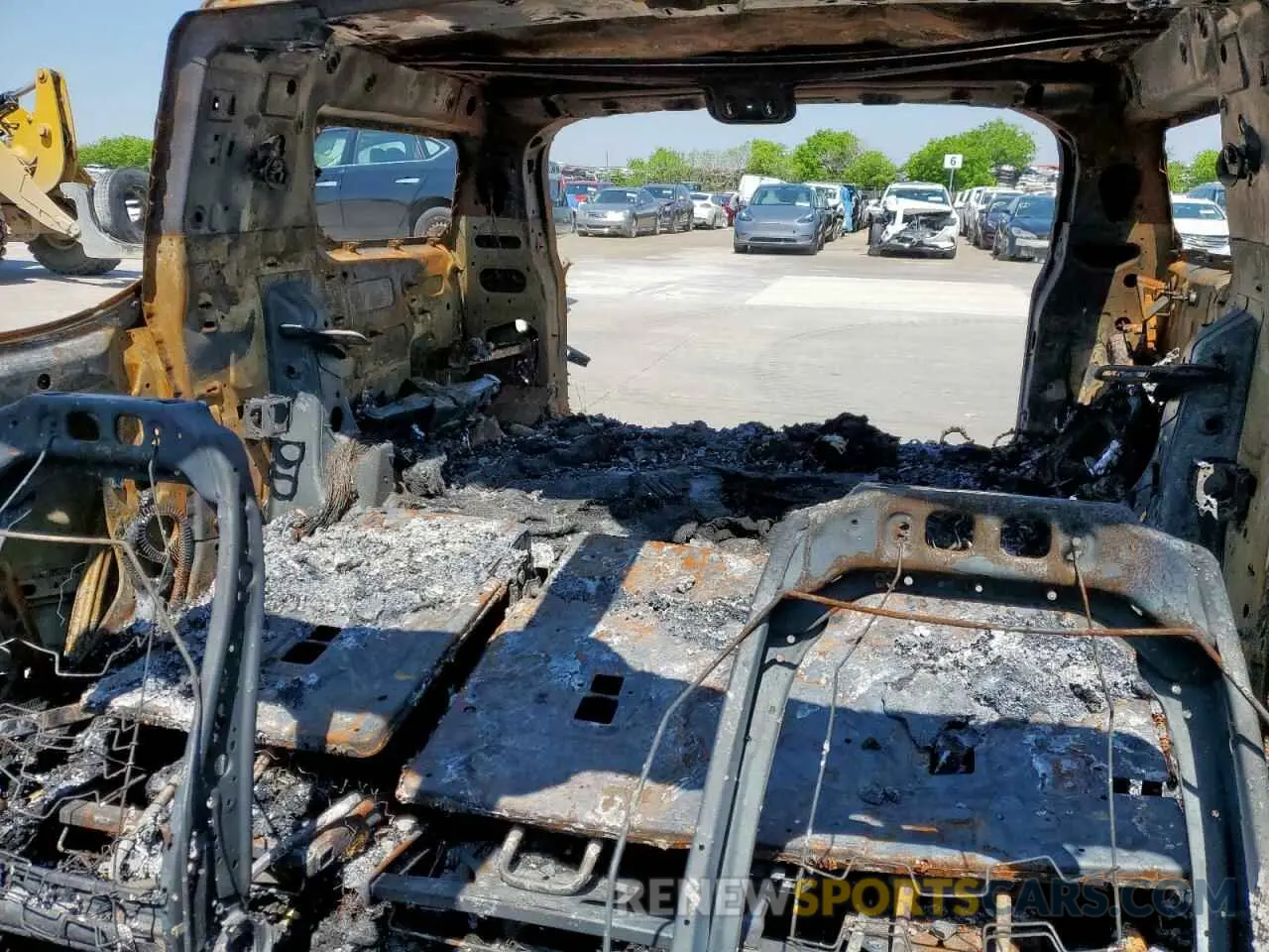 10 Photograph of a damaged car 1GKB0NDE6RU104451 GMC HUMMER SUV 2024