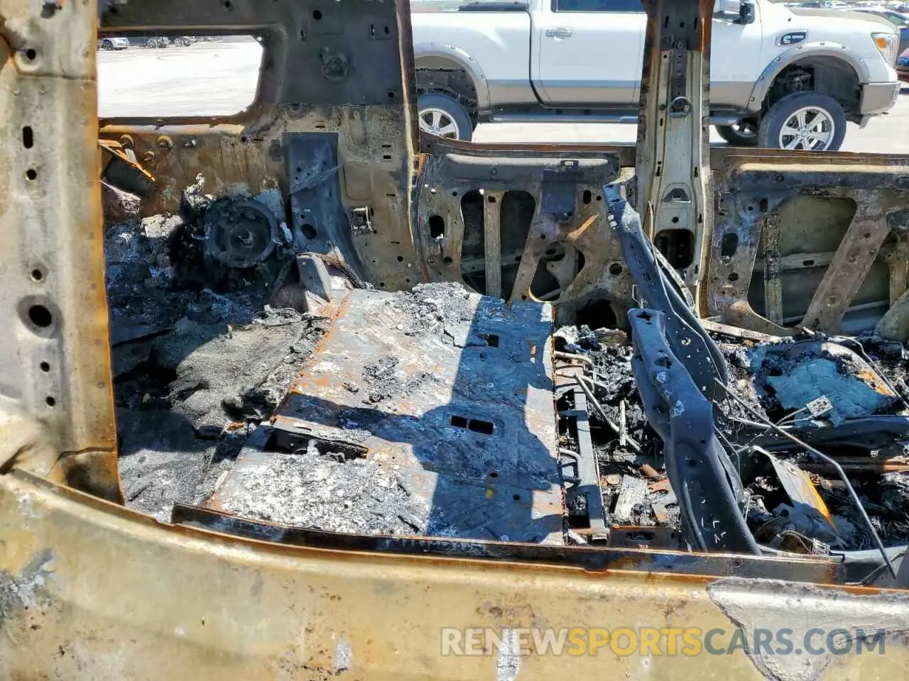 11 Photograph of a damaged car 1GKB0NDE6RU104451 GMC HUMMER SUV 2024