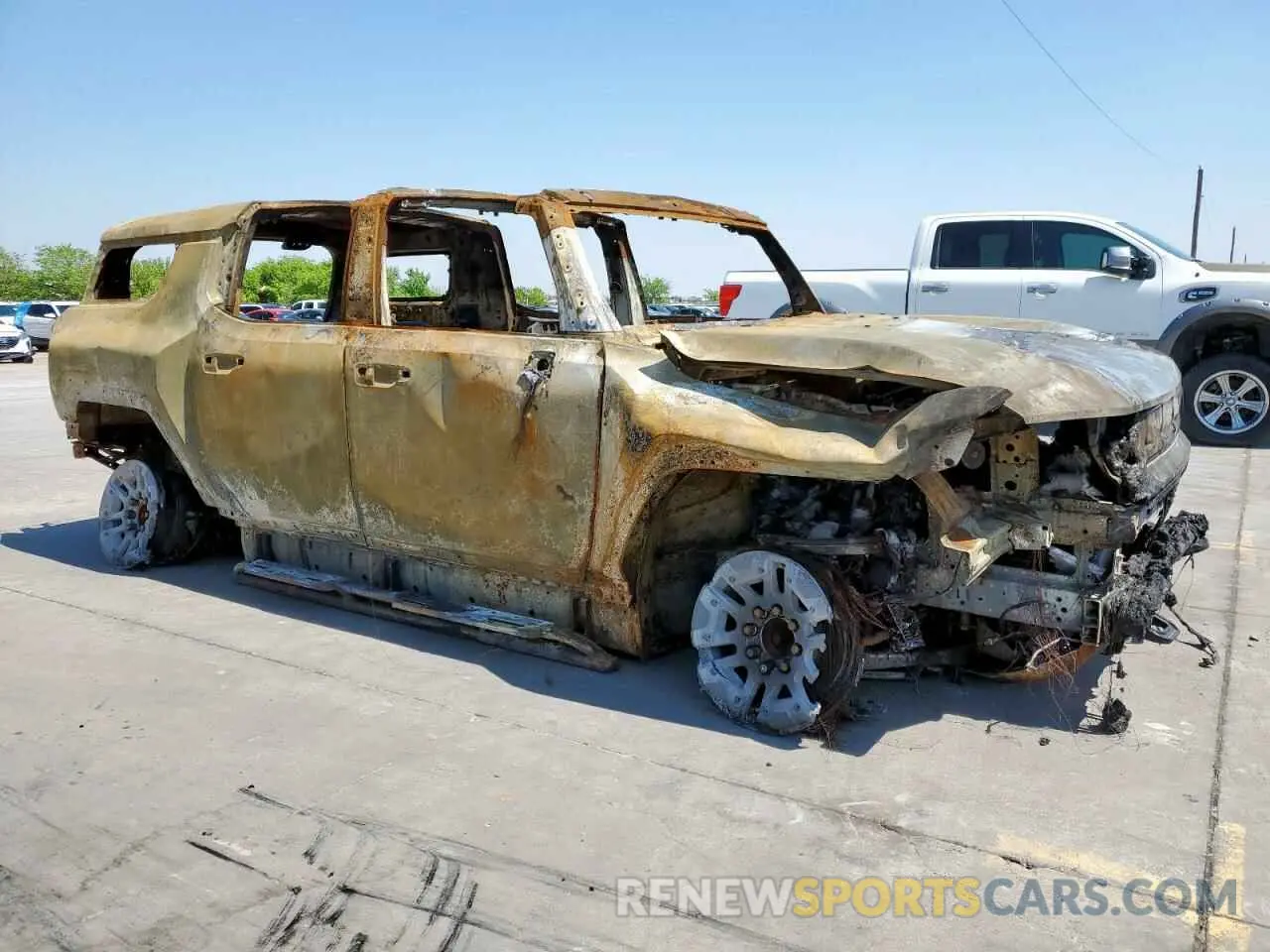 4 Photograph of a damaged car 1GKB0NDE6RU104451 GMC HUMMER SUV 2024