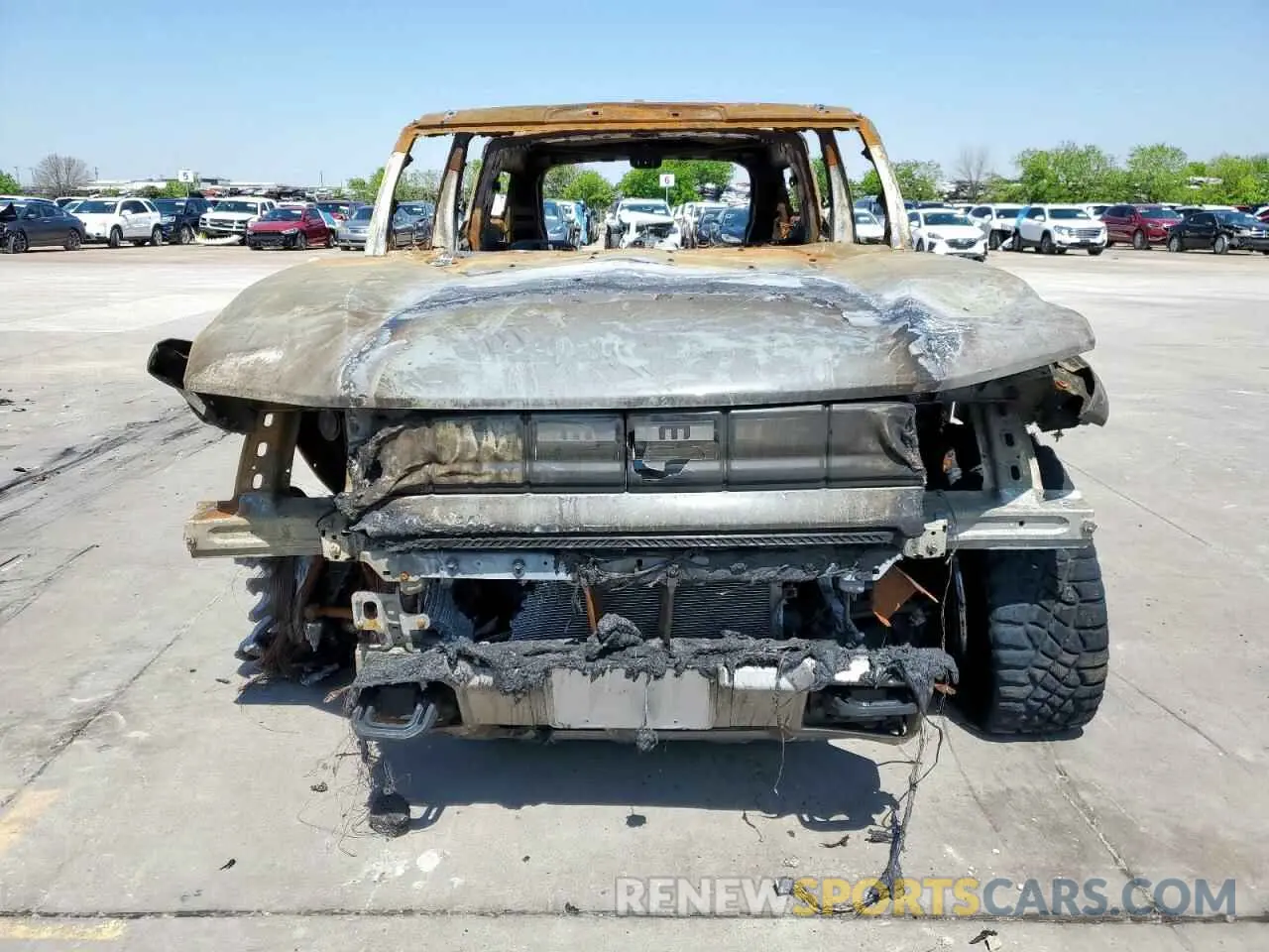 5 Photograph of a damaged car 1GKB0NDE6RU104451 GMC HUMMER SUV 2024