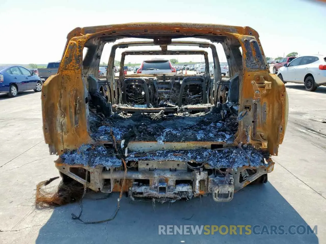 6 Photograph of a damaged car 1GKB0NDE6RU104451 GMC HUMMER SUV 2024