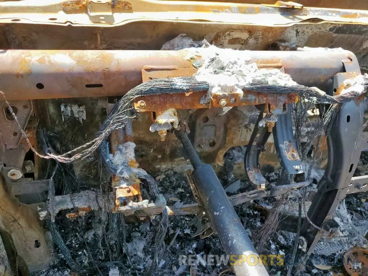 9 Photograph of a damaged car 1GKB0NDE6RU104451 GMC HUMMER SUV 2024