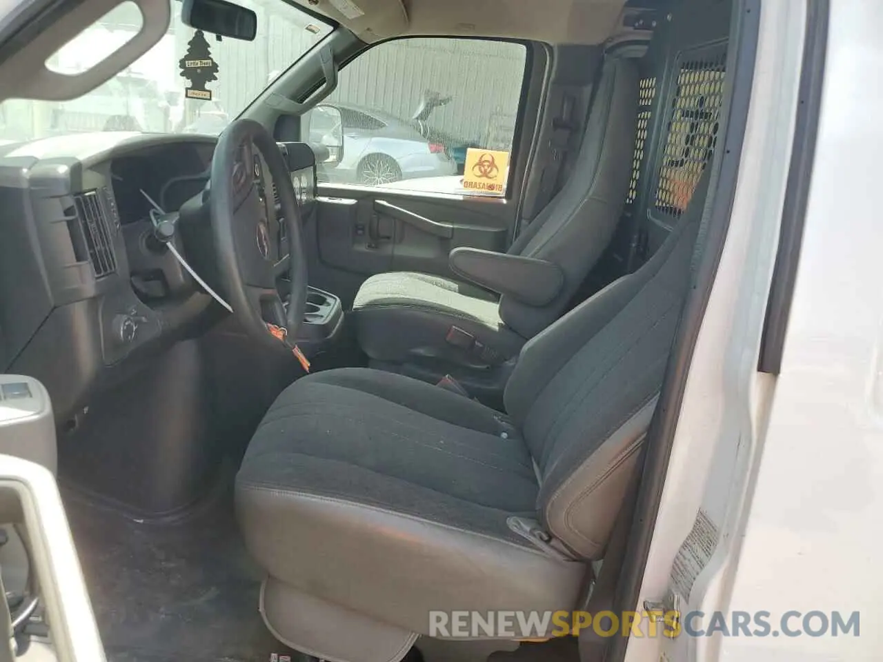 7 Photograph of a damaged car 1GTW7AFGXK1216533 GMC SAVANA 2019