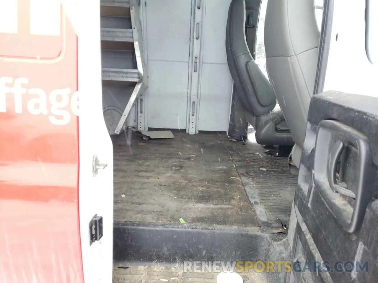 11 Photograph of a damaged car 1GTW7BFP0K1340395 GMC SAVANA 2019