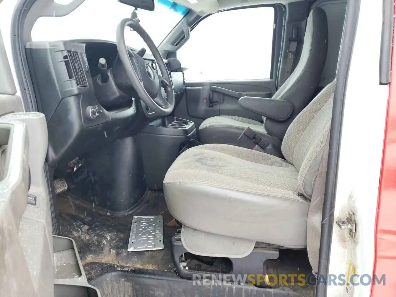 7 Photograph of a damaged car 1GTW7BFP0K1340395 GMC SAVANA 2019