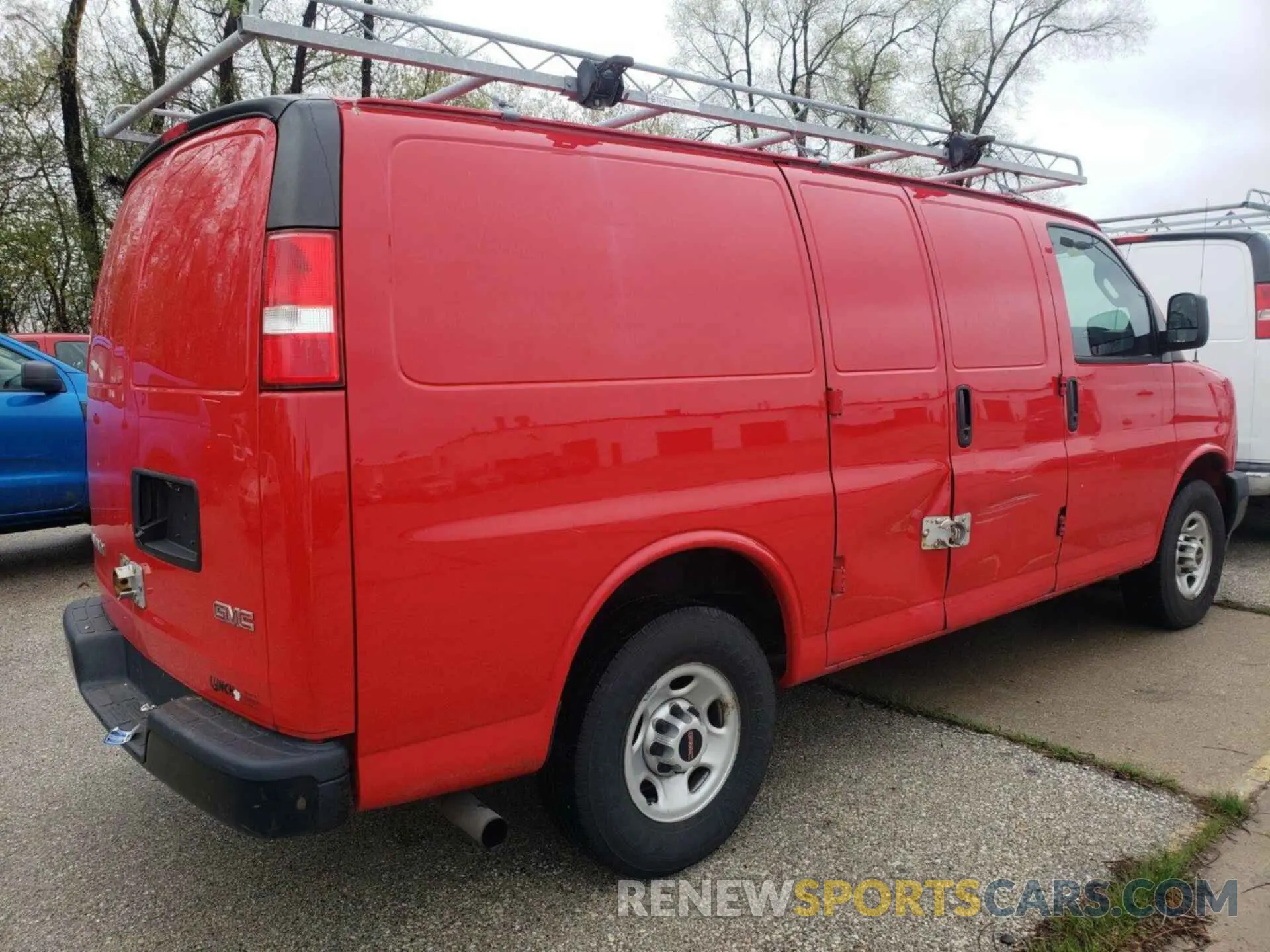 4 Photograph of a damaged car 1GTZ7GFP4K1336490 GMC SAVANA 2019