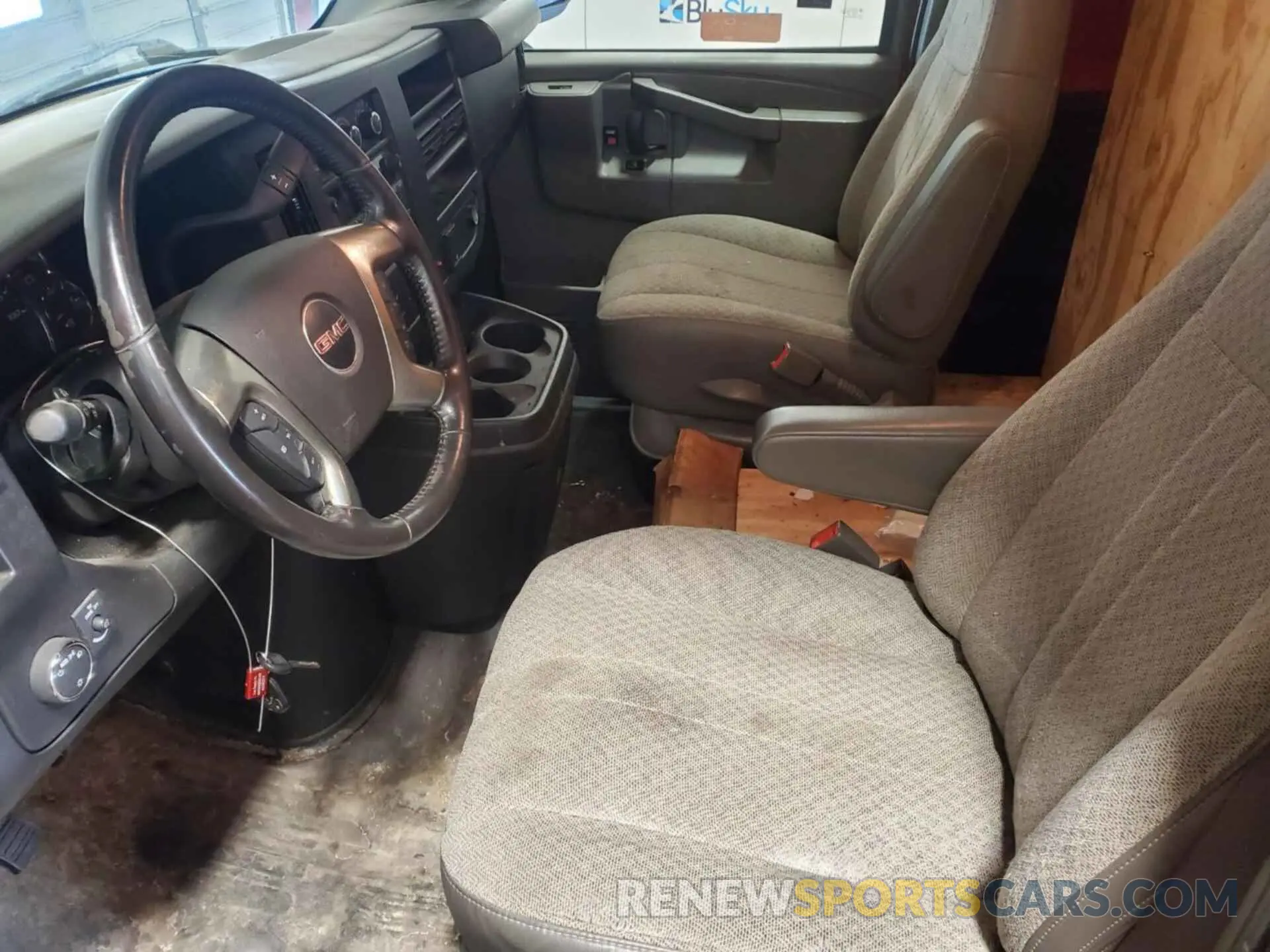7 Photograph of a damaged car 1GTZ7GFP4K1336490 GMC SAVANA 2019
