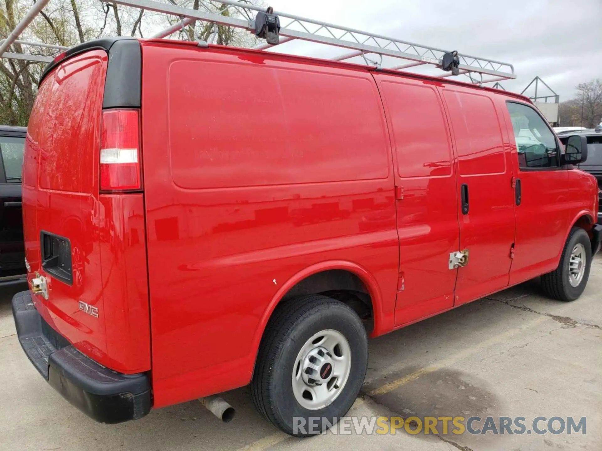 10 Photograph of a damaged car 1GTZ7GFP7K1335639 GMC SAVANA 2019
