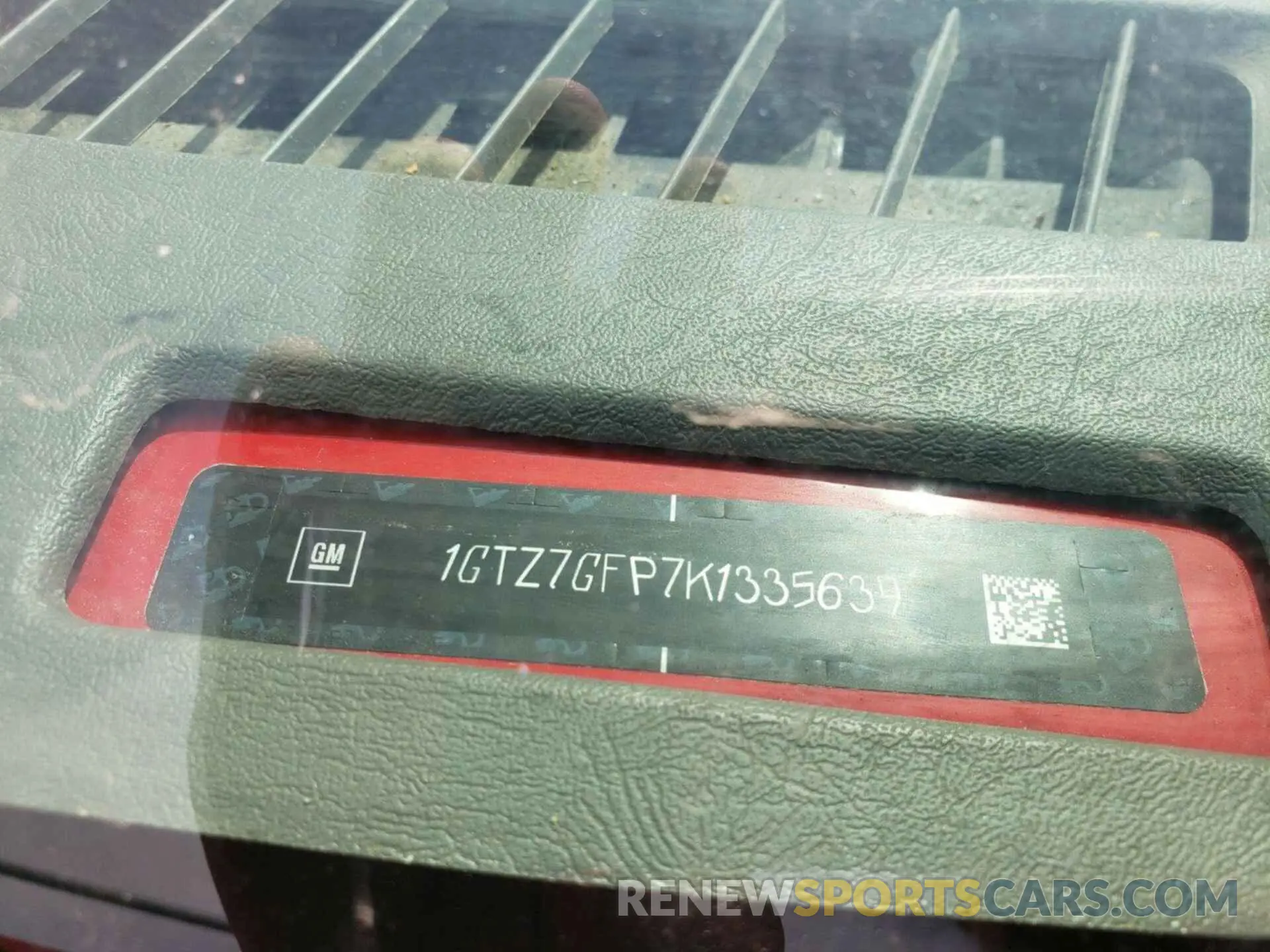 33 Photograph of a damaged car 1GTZ7GFP7K1335639 GMC SAVANA 2019