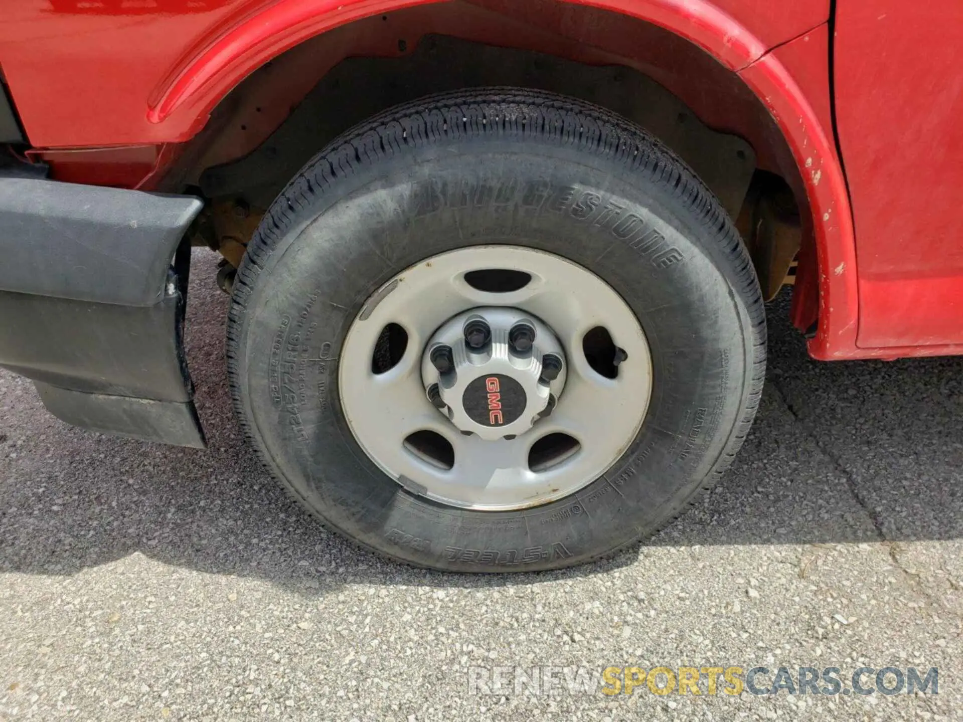 8 Photograph of a damaged car 1GTZ7GFP7K1335639 GMC SAVANA 2019