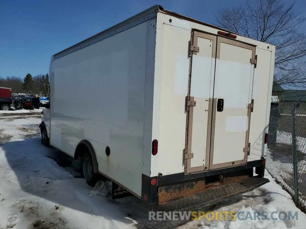 2 Photograph of a damaged car 1GD37SFGXL1275765 GMC SAVANA 2020