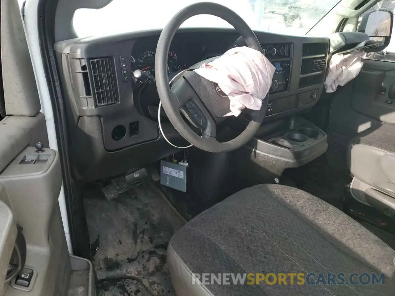 8 Photograph of a damaged car 1GTW7AFGXL1264289 GMC SAVANA 2020