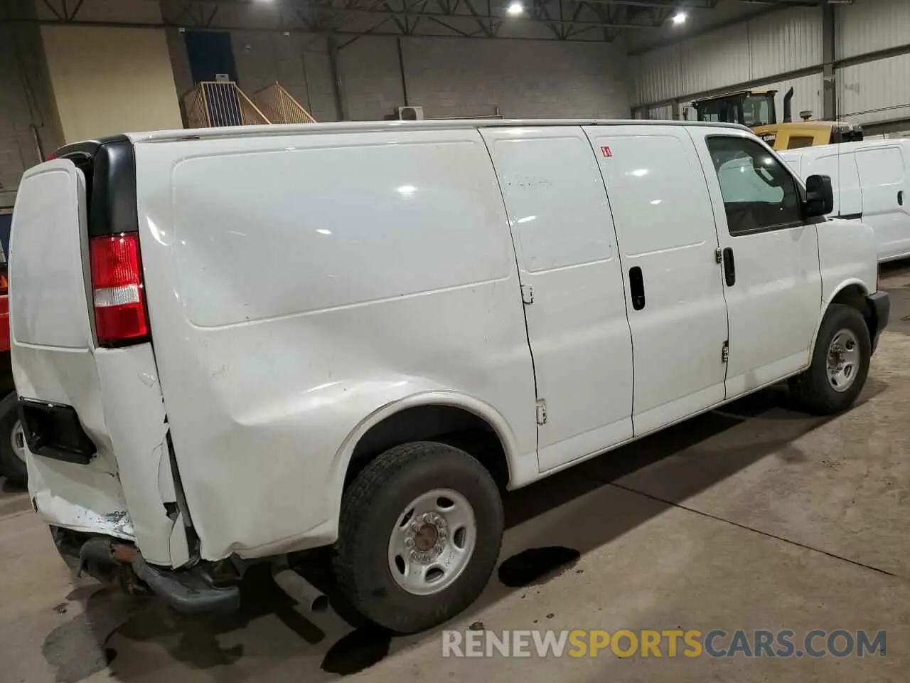3 Photograph of a damaged car 1GTW7AFPXL1273588 GMC SAVANA 2020